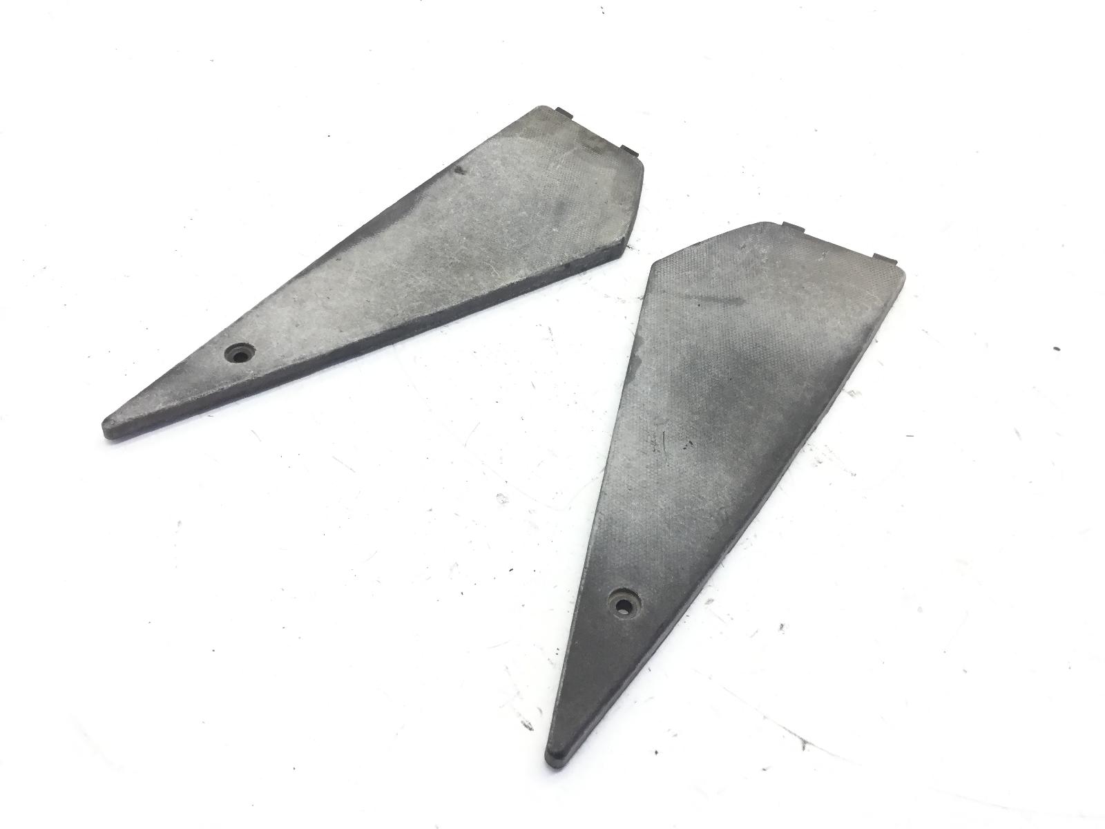 Piaggio typhoon 2t e2 50 coppia tappetini pedana pavimento poggiapiedi 2010 2016 lbmc501