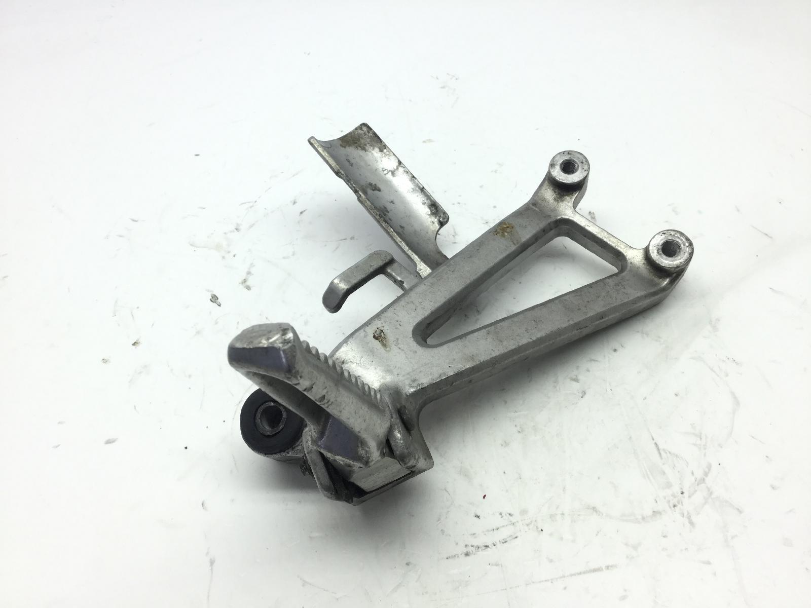 Honda cbr f 600 pedana poggiapiede posteriore destra e staffa 1995 1996 pc25