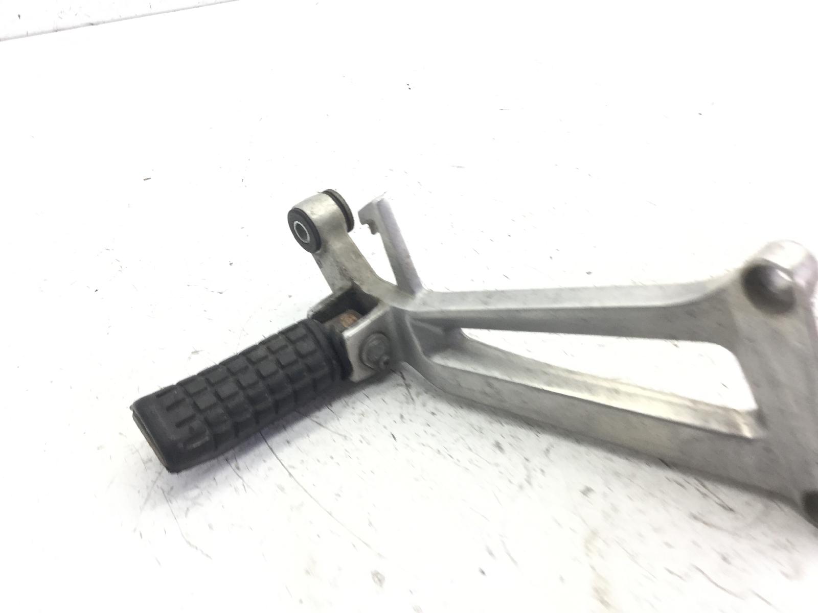 Honda cbr r 125 pedana posteriore destra poggiapiede e supporto 2004 2006 jc34a