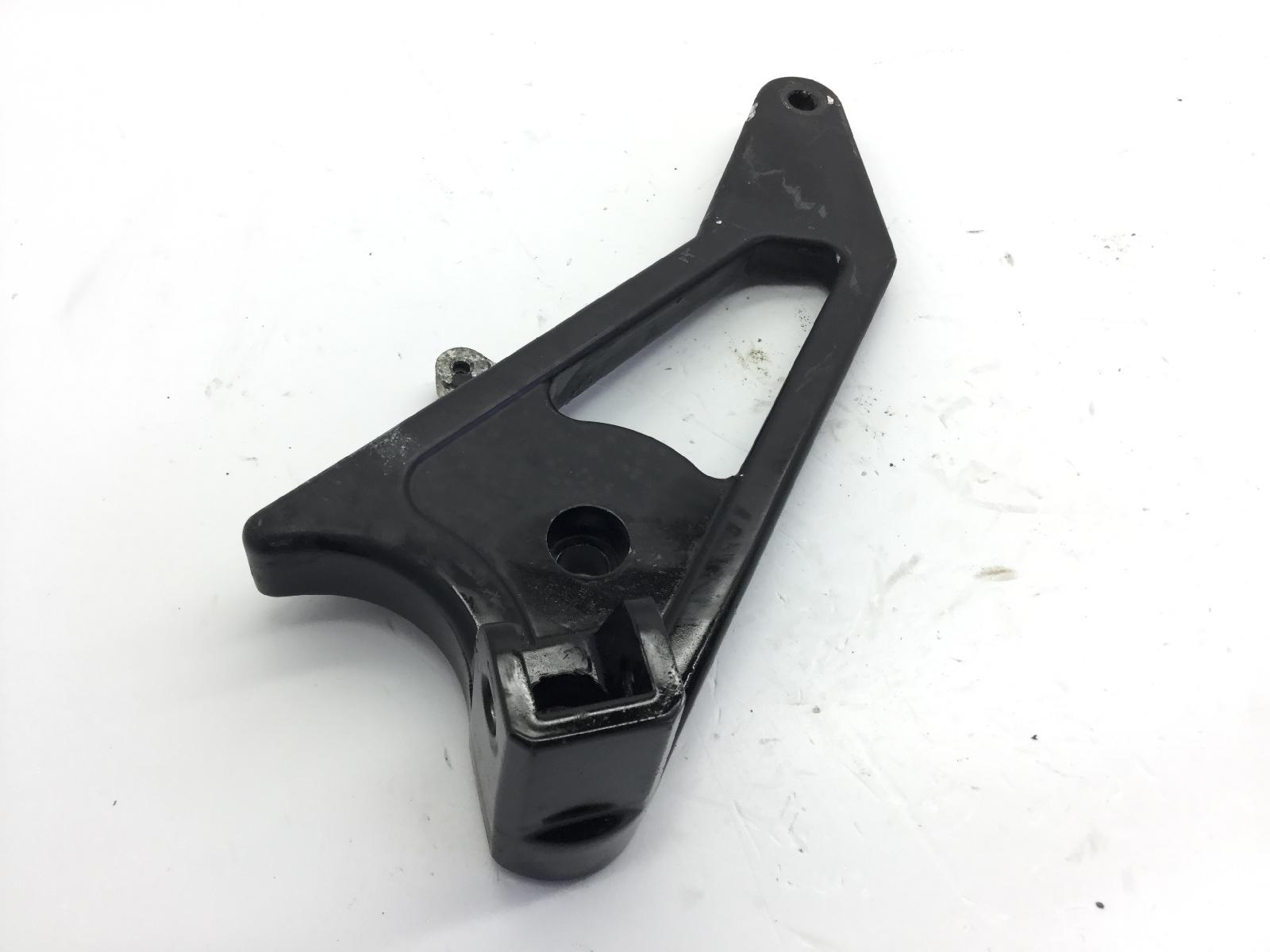 Moto guzzi california stone 1100 staffa supporto pedana posteriore sinistra 2002 2003 kd