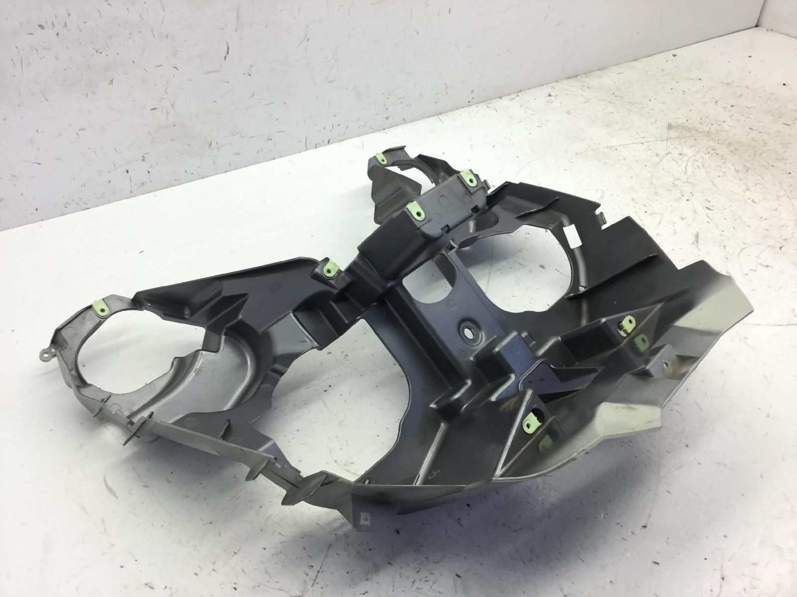 Peugeot satelis 250 carena supporto faro fanale anteriore - attacco rotto 2009 2009 vgaj2adaa