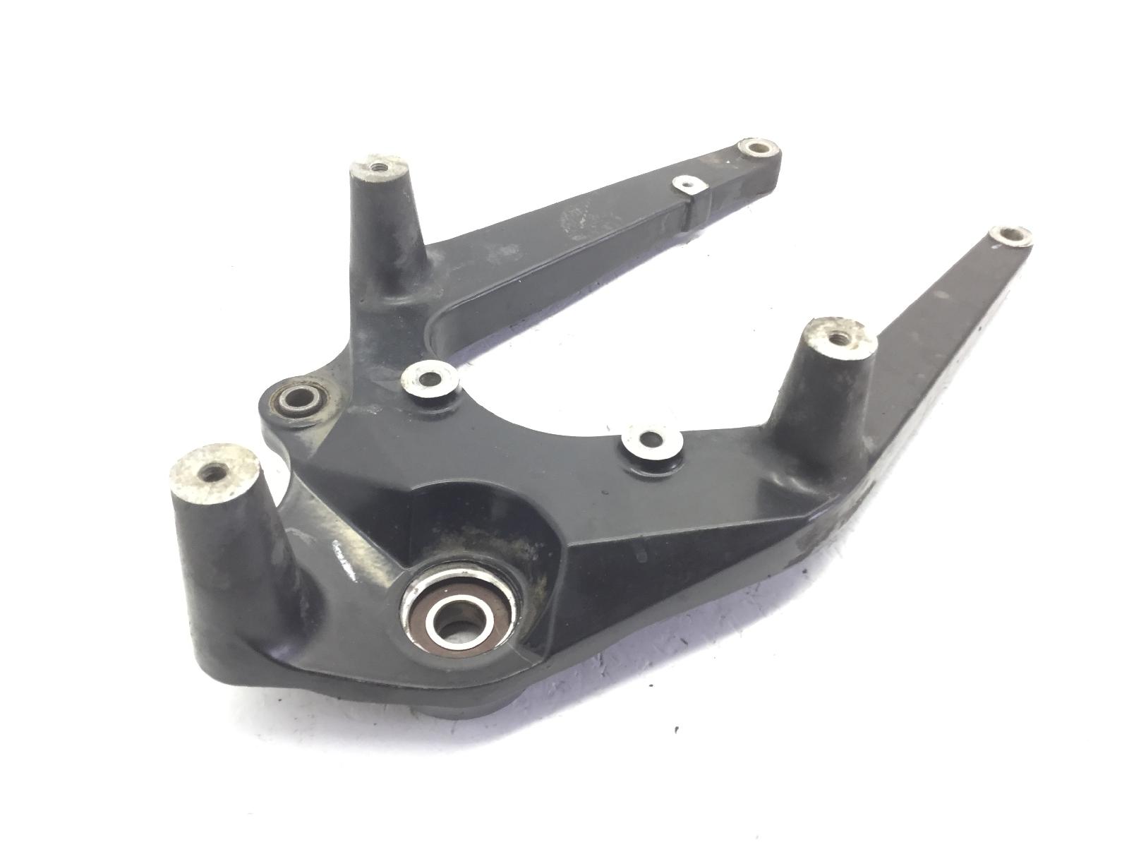 Suzuki sixteen 150 staffa supporto scarico marmitta 2011 2011 cp111