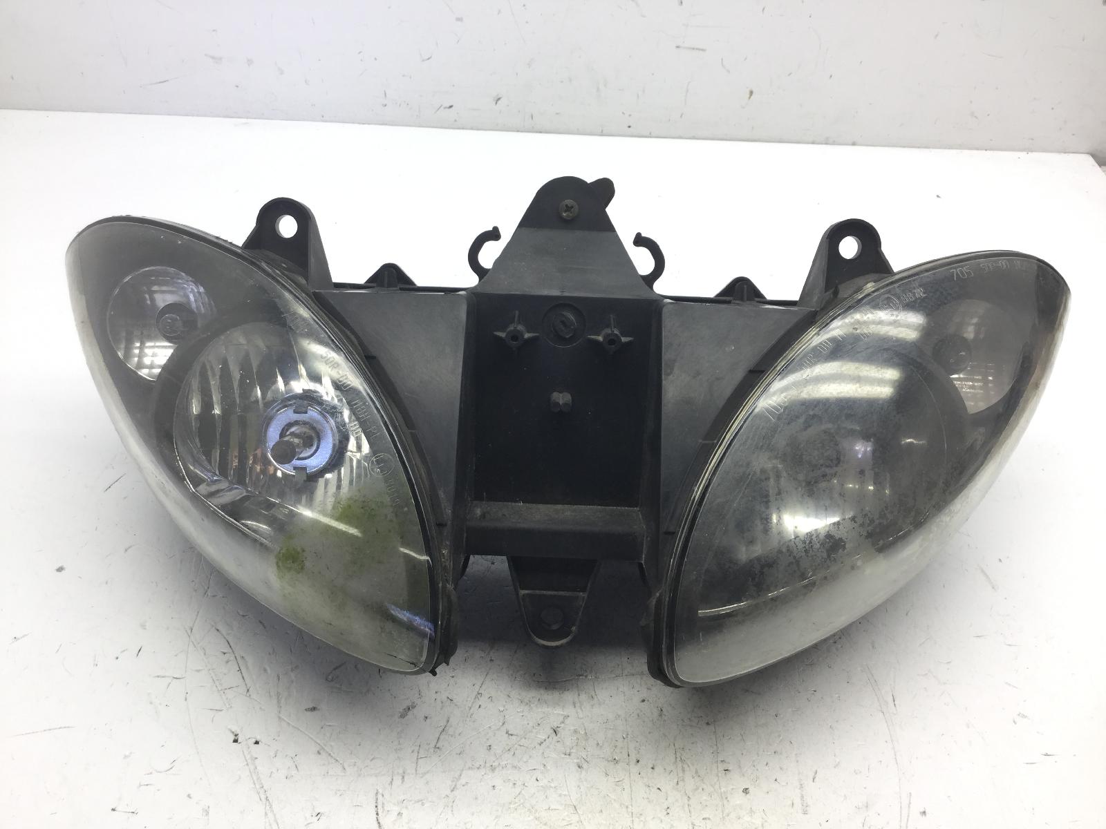 Piaggio x9 200 faro fanale anteriore con macchie e sporco nella gemma 2002 2003 m2300003