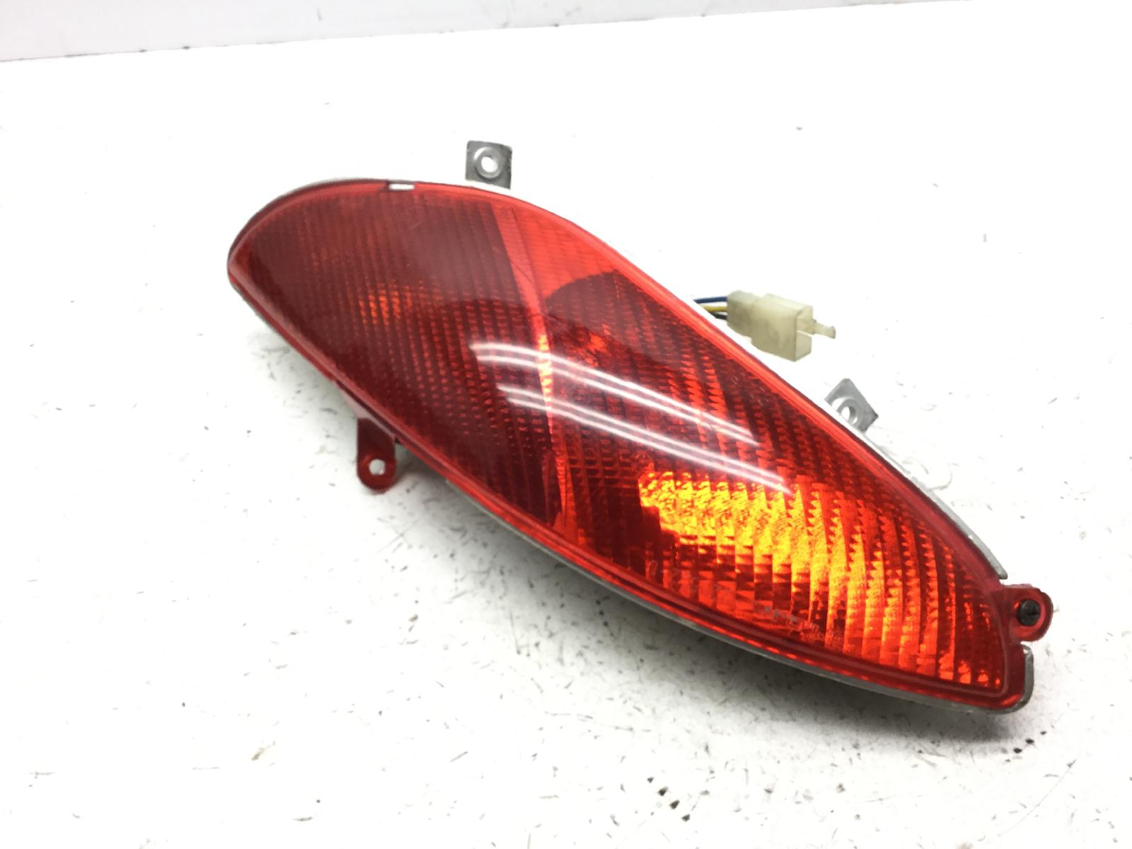 Malaguti madison r 180 faro fanale freccia posteriore destra con crepa 2001 2002 630000