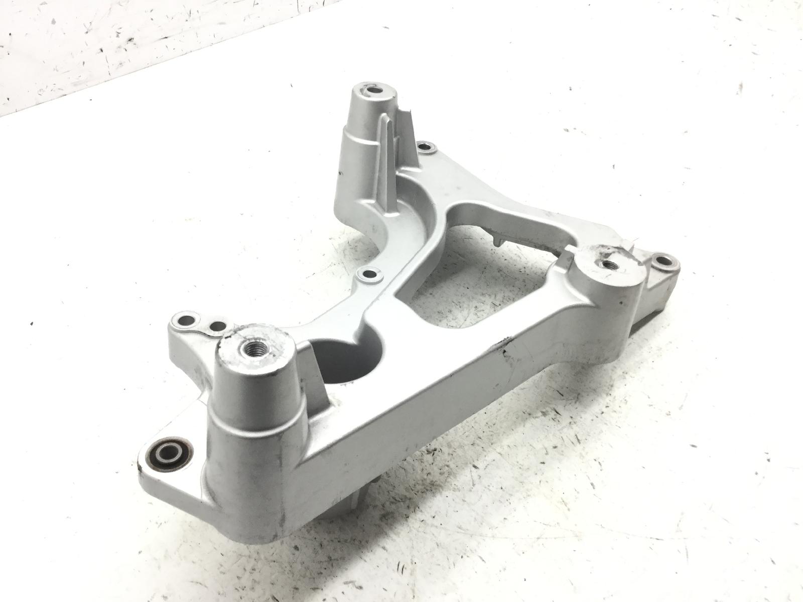 Sym joymax i 300 staffa supporto scarico marmitta 2010 2010 rfglm30wybs
