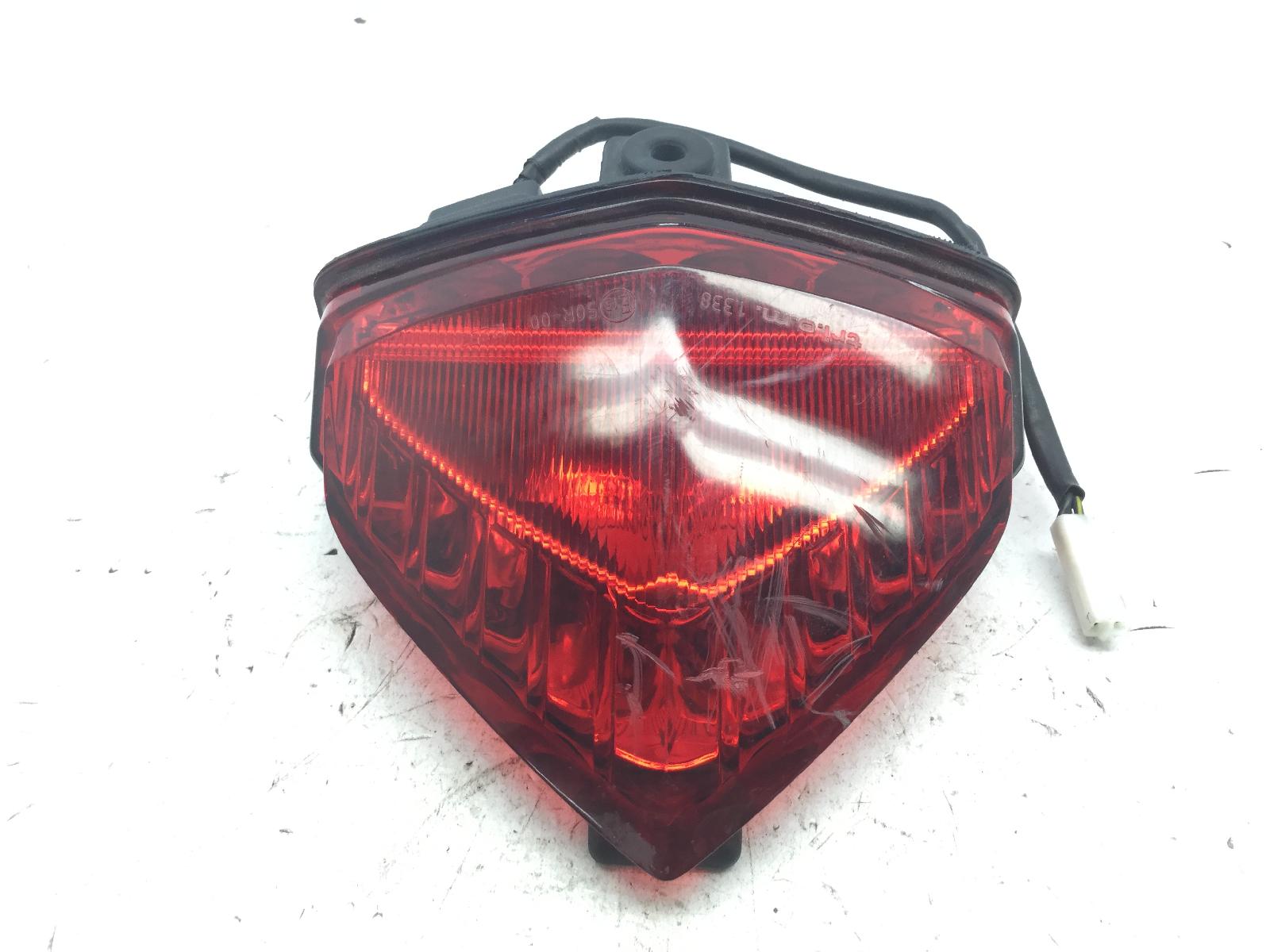 Honda hornet 600 faro fanale posteriore luce con piccoli graffi su gemma 2011 2013