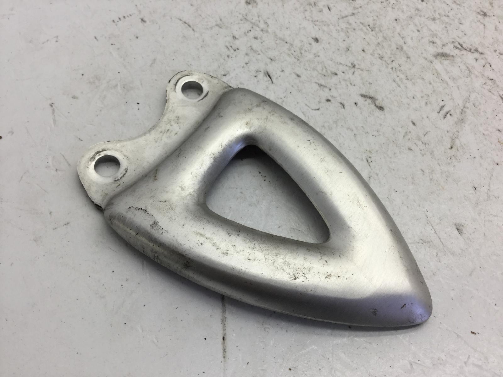 Triumph speed triple 1050 protezione battitacco supporto pedana sinistra 2008 2010