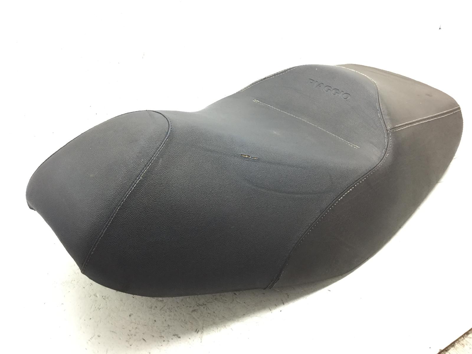 Piaggio mp3 ibrido 125 sella saddle con piccolo strappo su fodera 2009 2010 m65100