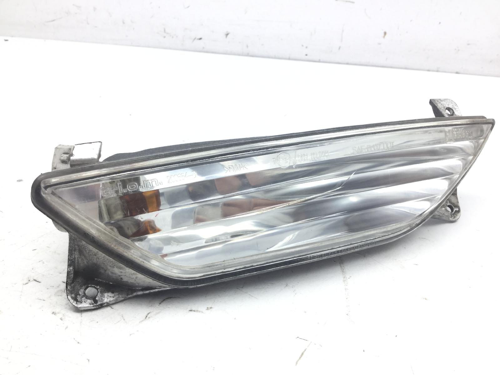 Piaggio mp3 ibrido 125 freccia anteriore destra con crepa su gemma 2009 2010 m65100