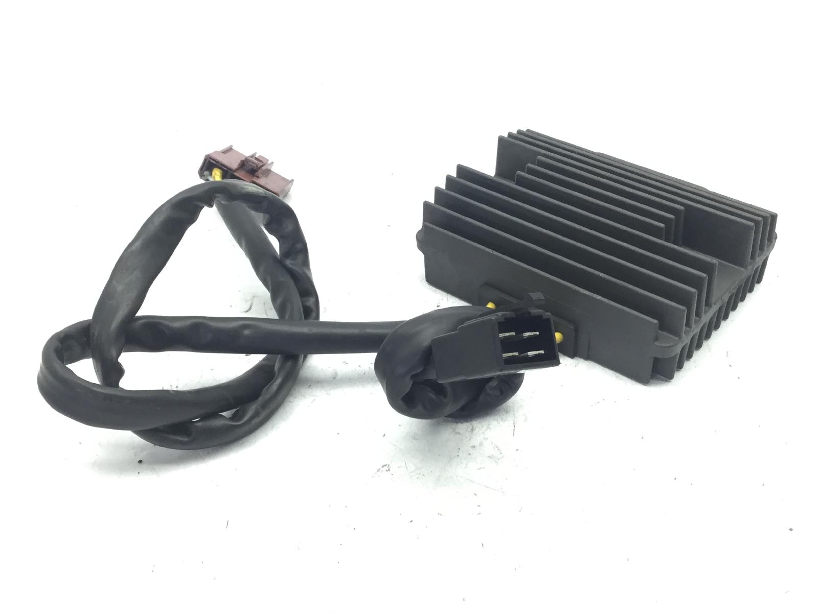Piaggio mp3 ibrido 125 regolatore di tensione 2009 2010 m65100