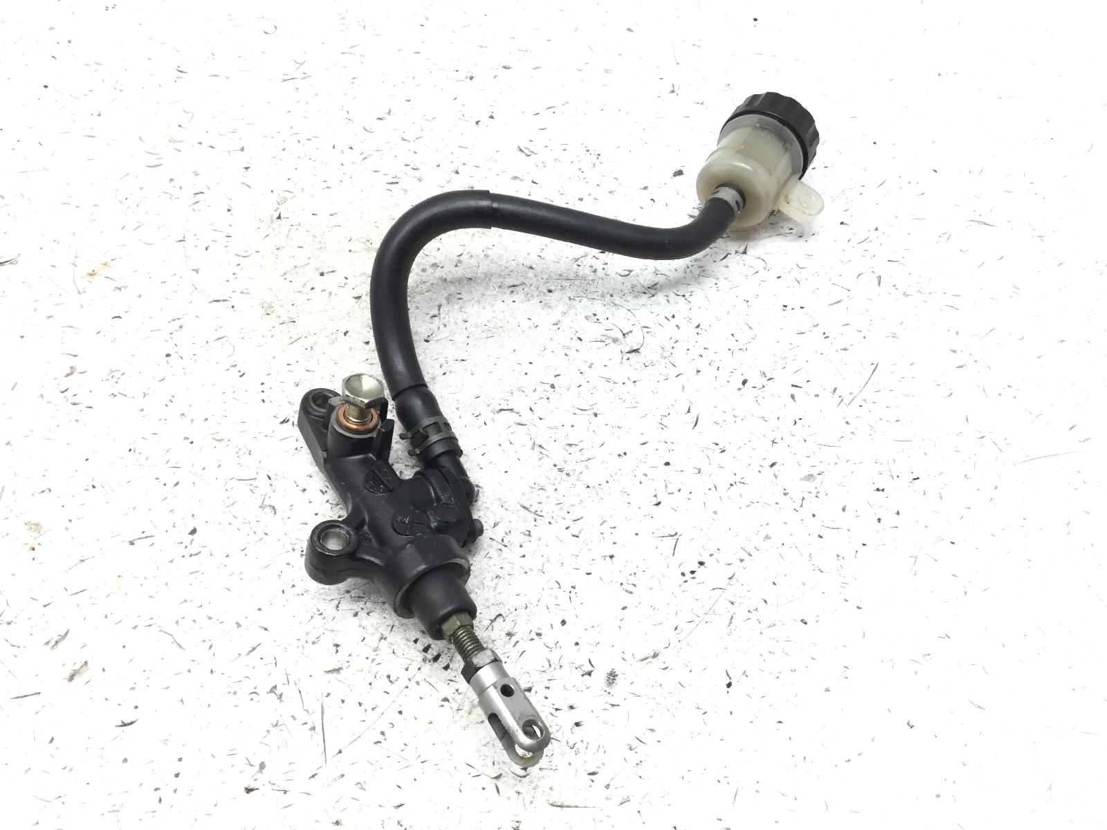 Yamaha yzf r1 1000 pompa freno posteriore con vaschetta serbatoio 2000 2001 rn041