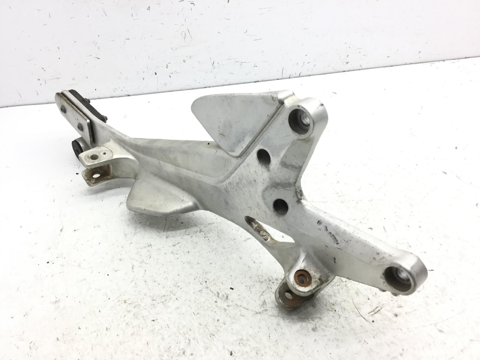 Honda cbf n 600 staffa supporto pedane destre 2005 2005 zdcpc38e05f
