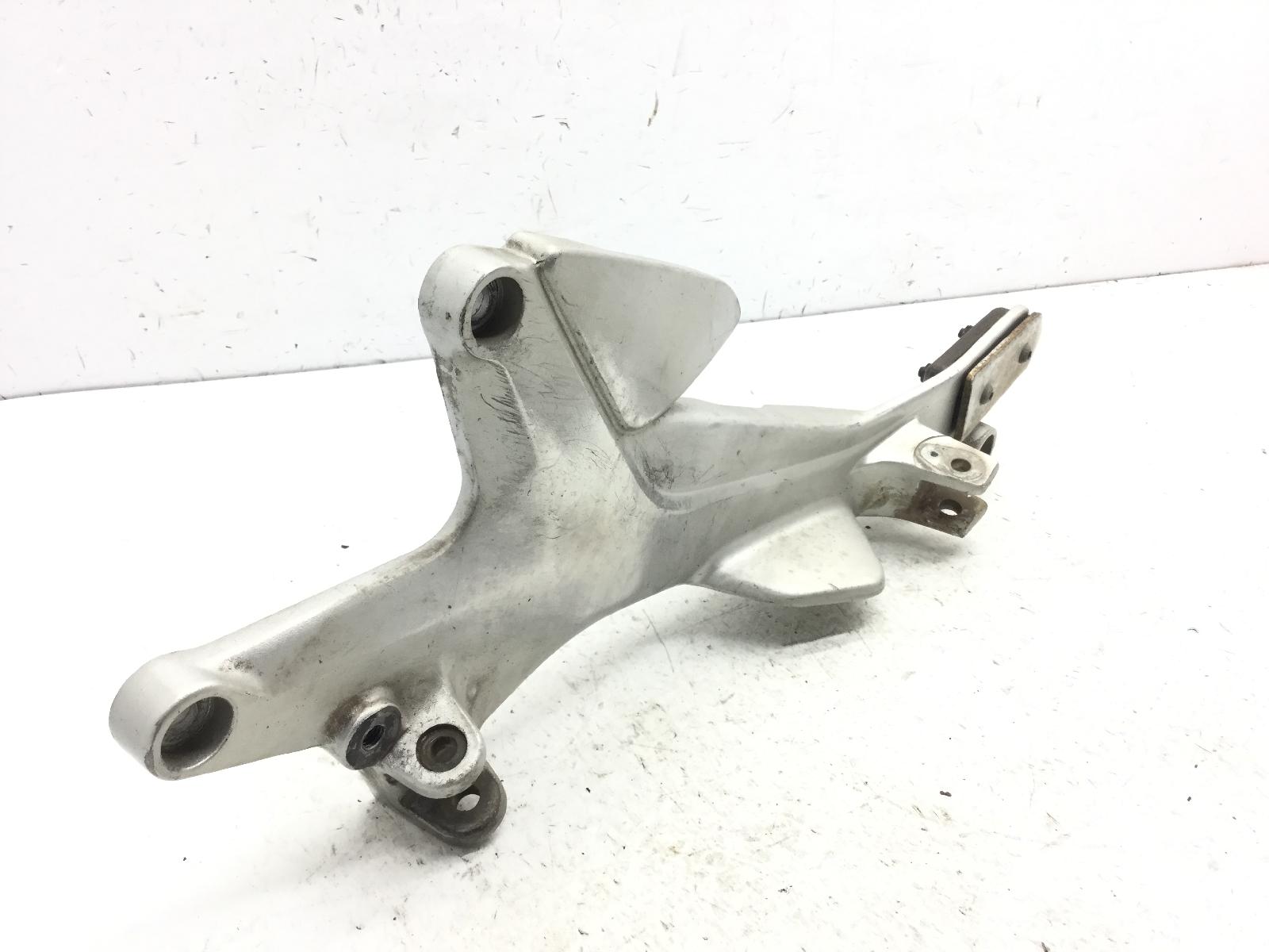 Honda cbf n 600 staffa supporto pedane sinistre 2005 2005 zdcpc38e05f