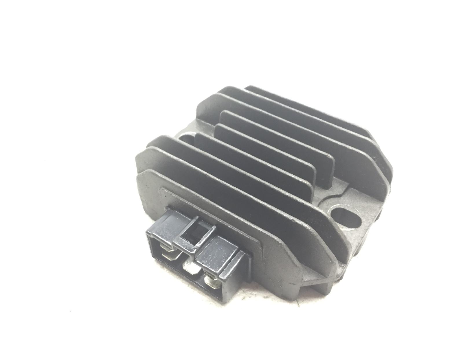 Piaggio vespa lx euro 3 150 regolatore di tensione corrente 2006 2008 m44400