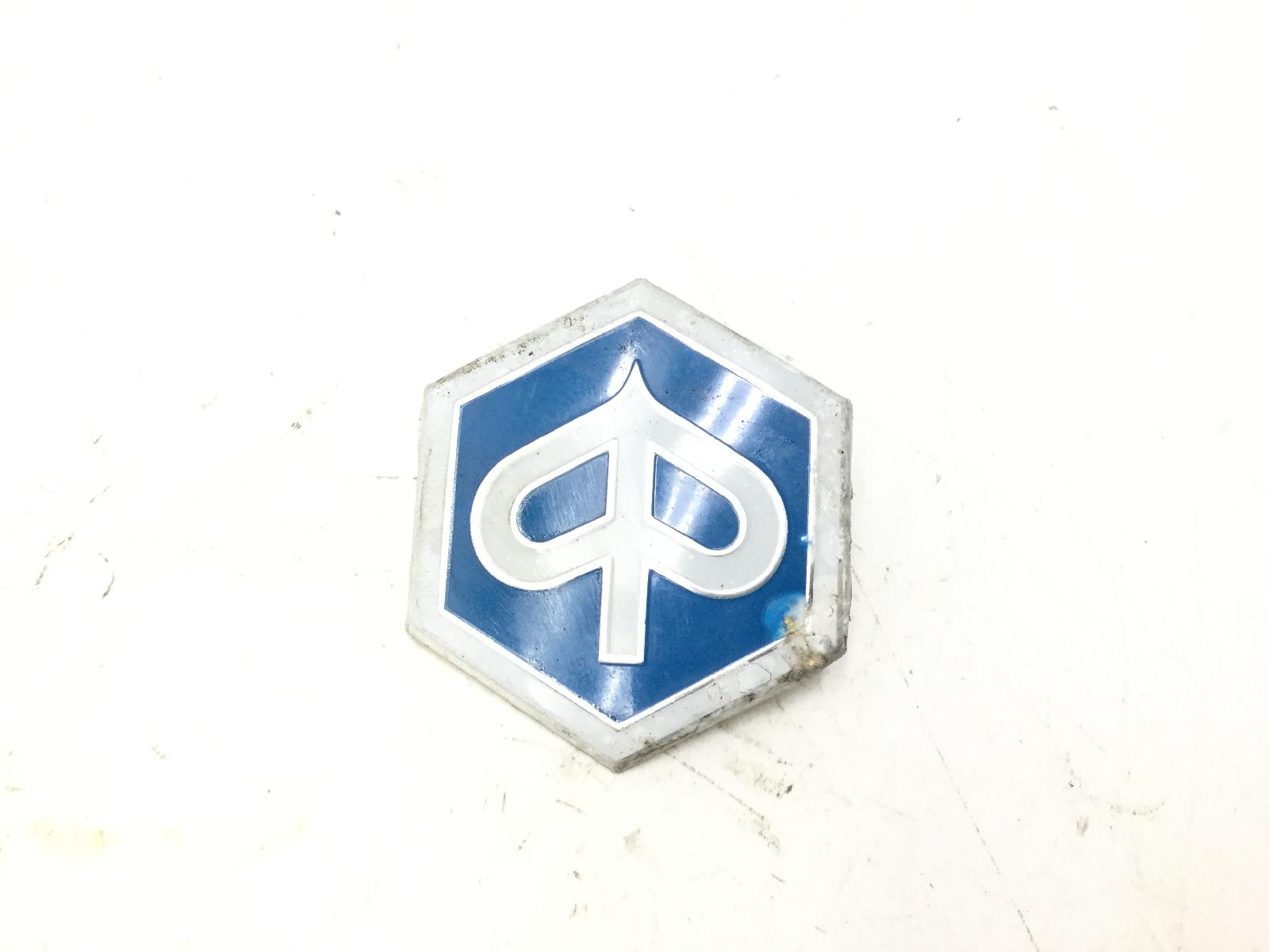 Piaggio beverly 125 tappo logo emblema stemma scudo anteriore 2005 2007 m28400