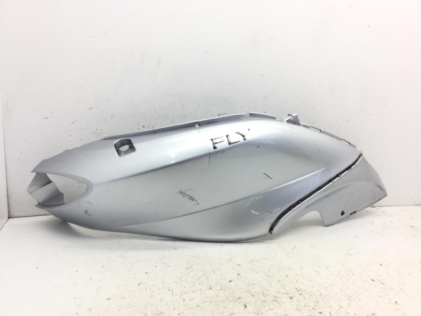 Piaggio fly 4t 50 carena fiancata posteriore destra - crepa e rottura 2008 2011 c44500