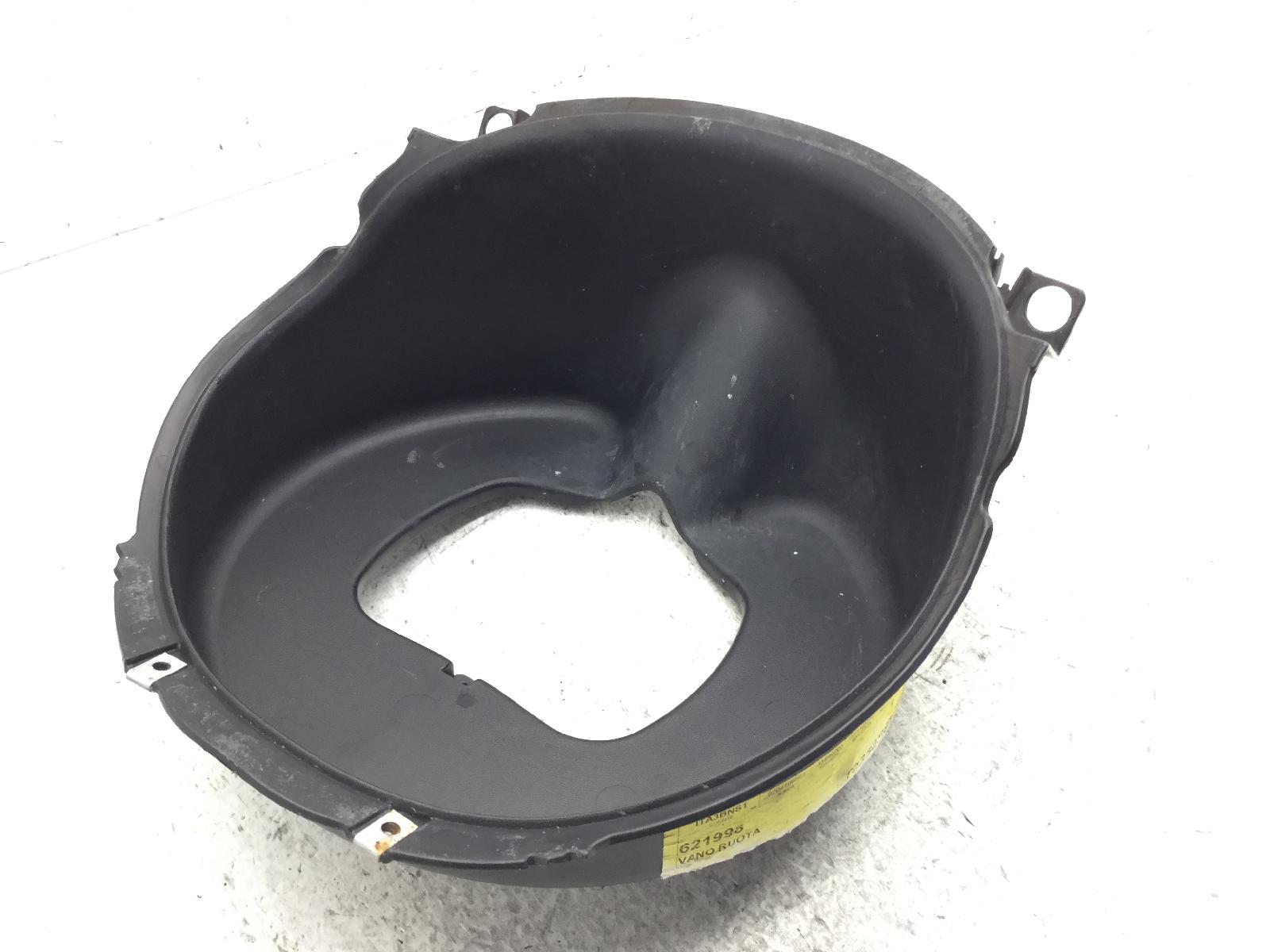 Piaggio fly 4t 50 carena chiglia vano ruota anteriore 2008 2011 c44500