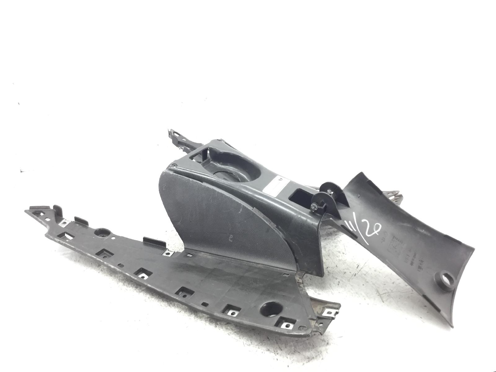 Aprilia leonardo st 125 carena pedana pavimento poggiapiedi e sportellino 2001 2004 tb000