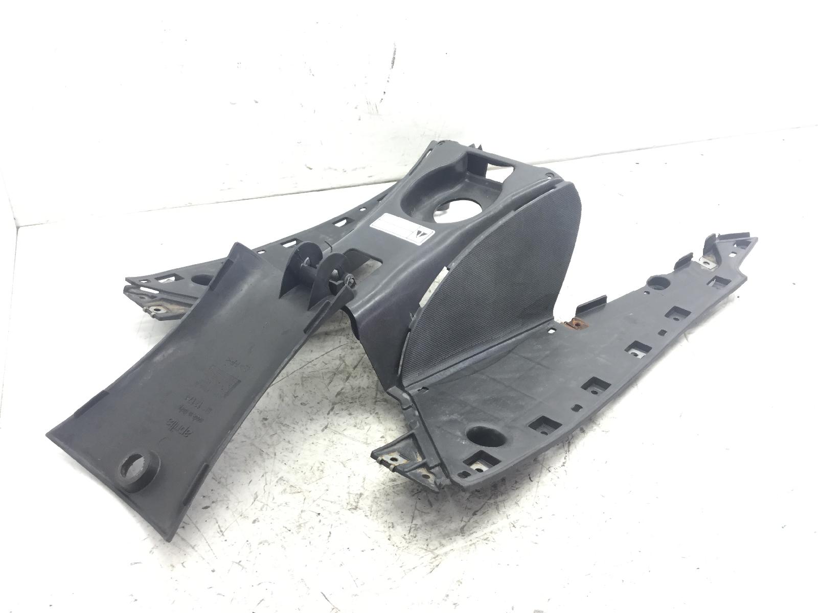 Aprilia leonardo st 125 carena pedana pavimento poggiapiedi e sportello 2001 2004 tb000