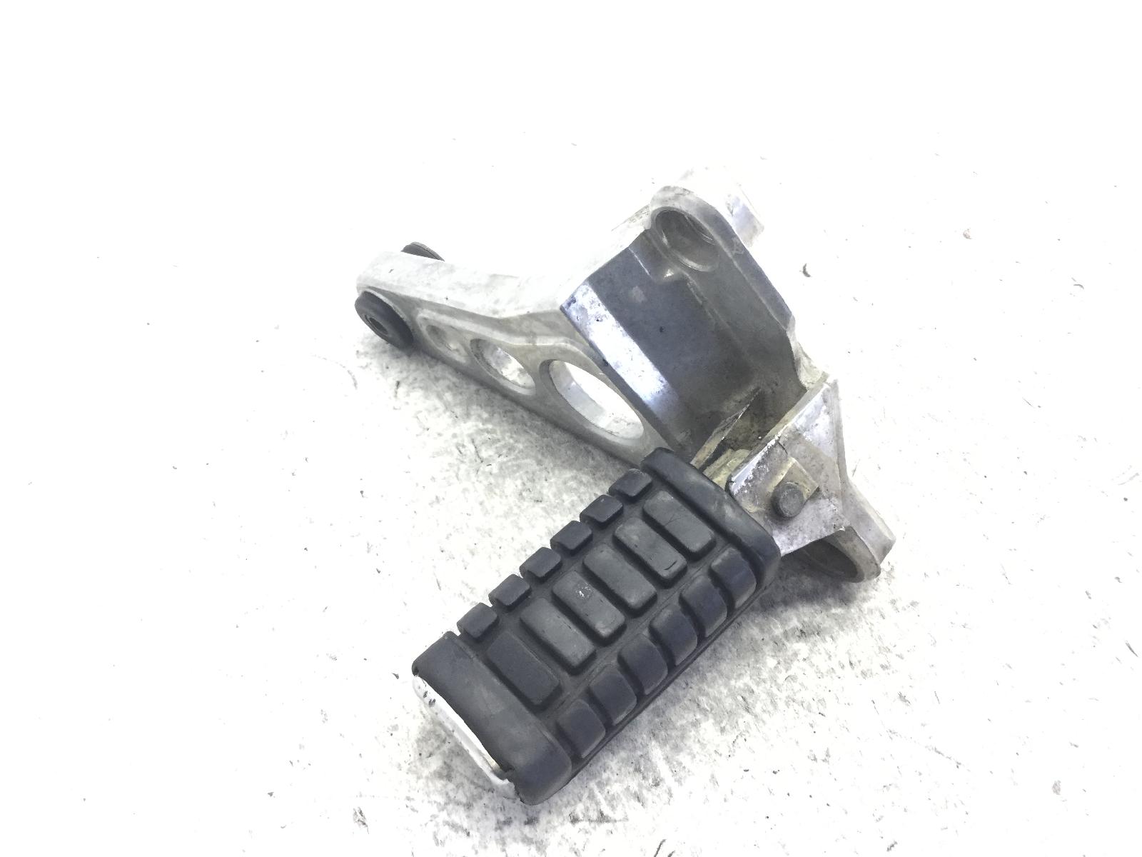 Honda vf 700 c magna 699 pedana posteriore poggiapiede destra e supporto 1986 1986 jh2rc2109fm