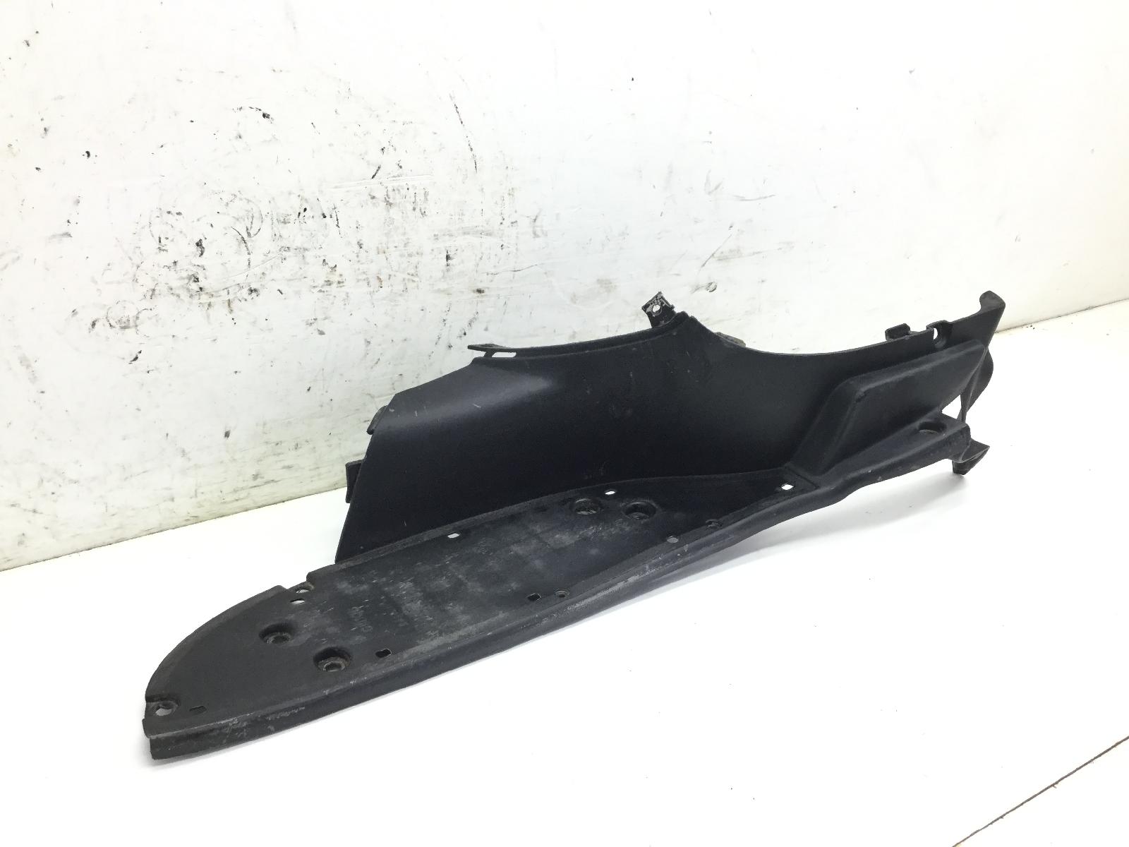 Aprilia scarabeo rotax 125 carena pedana pavimento poggiapiedi sinistra 1999 2002 pca00