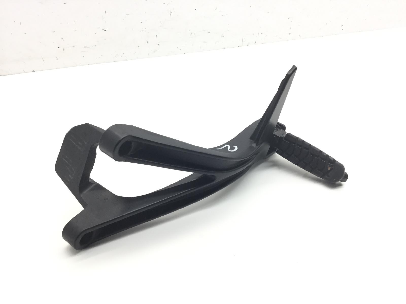Ktm rc abs 125 pedana posteriore poggiapiede sinistra e supporto 2017 2020 vbkjya4071c