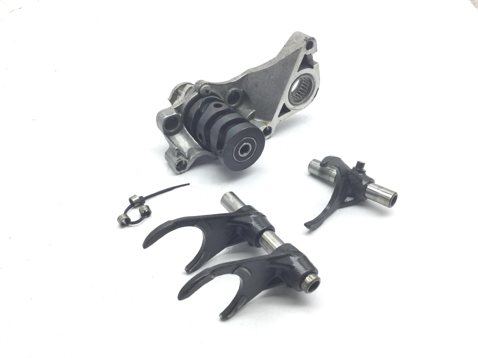 Ktm lc4 sm 640 desmo desmodromico cambio selettore componenti e staffa 2002 2004 vbkgsn4023m