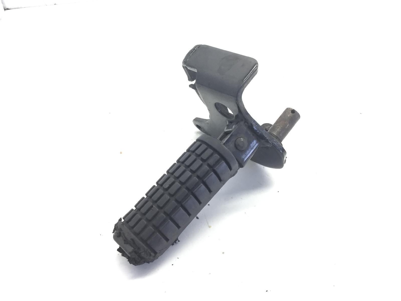 Suzuki gz marauder 250 pedana anteriore destra e supporto - gomma rotta 1999 2001 ar111