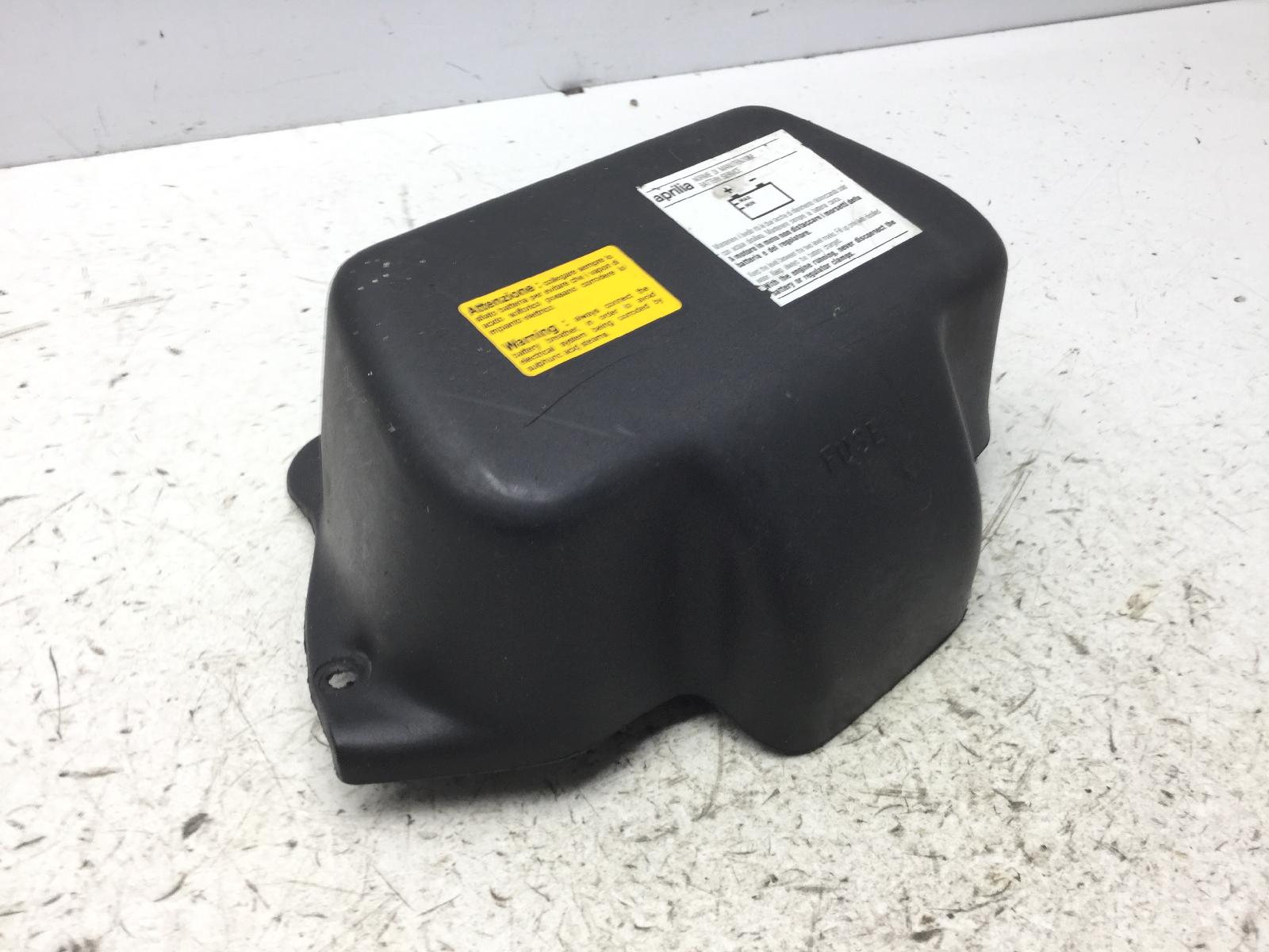 Aprilia leonardo 125 carena coperchio tappo vano batteria 1996 1998 mba