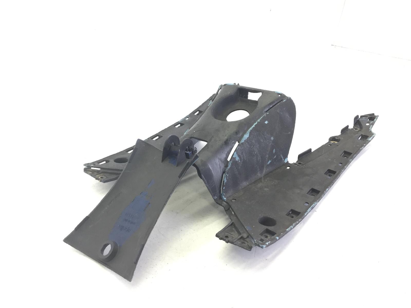Aprilia leonardo 125 carena pedana pavimento poggiapiedi e sportello 1996 1998 mb000
