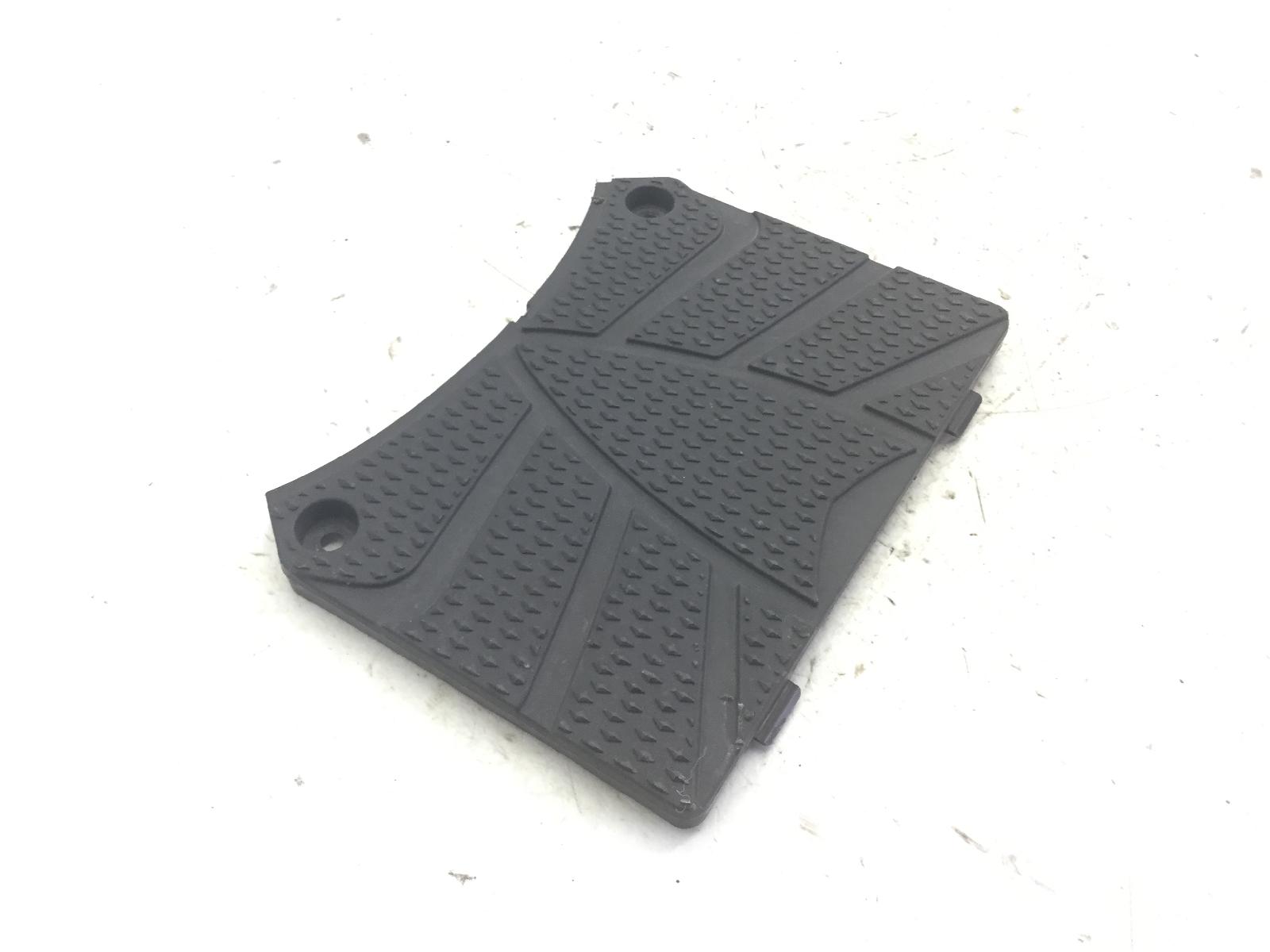 Suzuki sixteen 150 carena coperchio tappo vano batteria 2008 2010 cp111