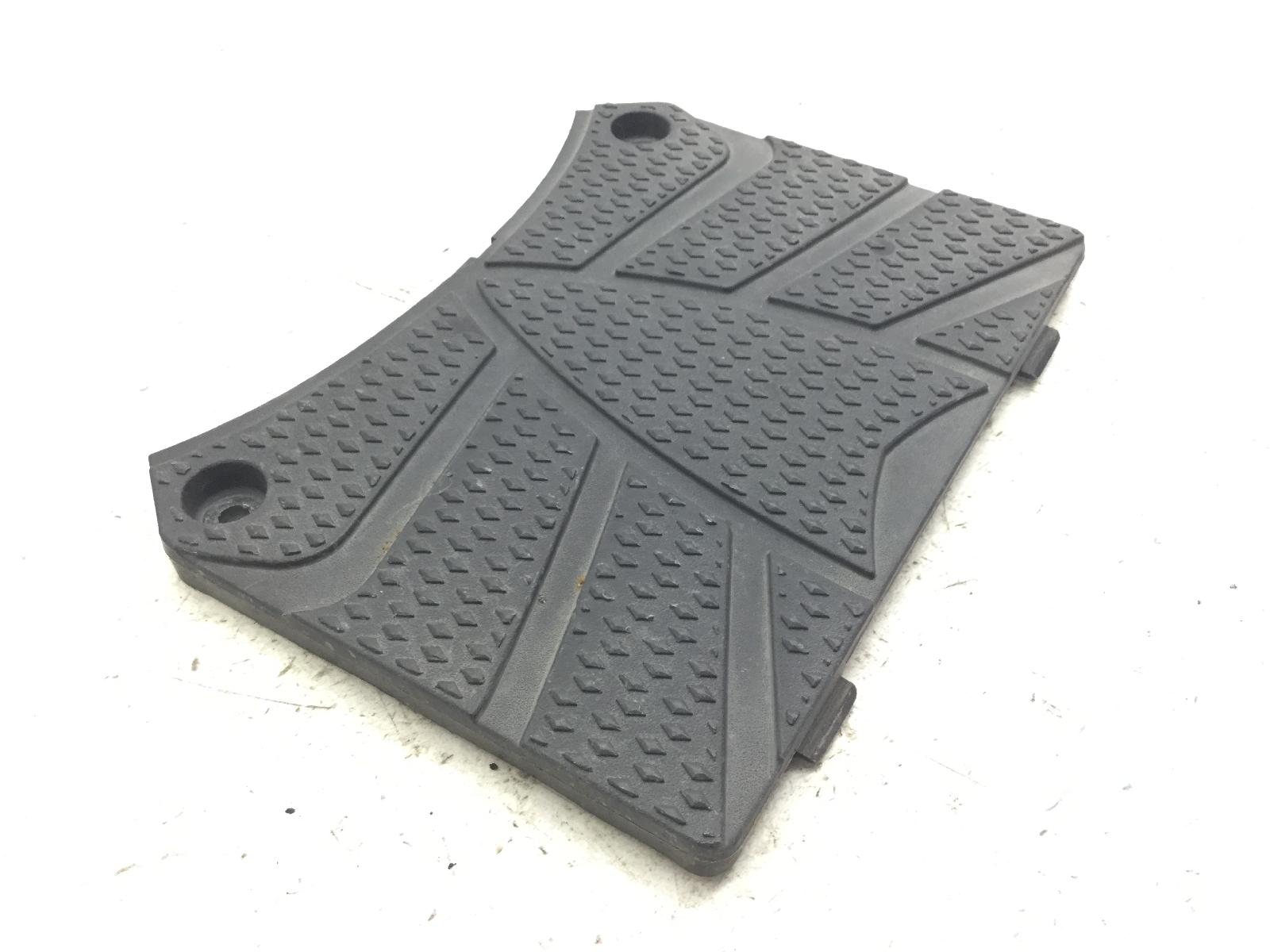 Suzuki sixteen 150 carena coperchio tappo vano batteria 2008 2010 cp111