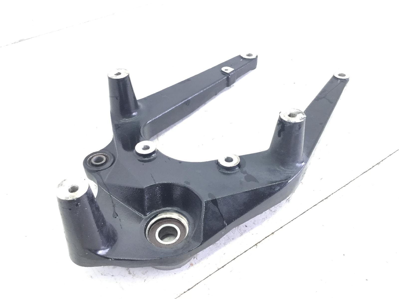Suzuki sixteen 150 staffa supporto scarico marmitta 2008 2010 cp111
