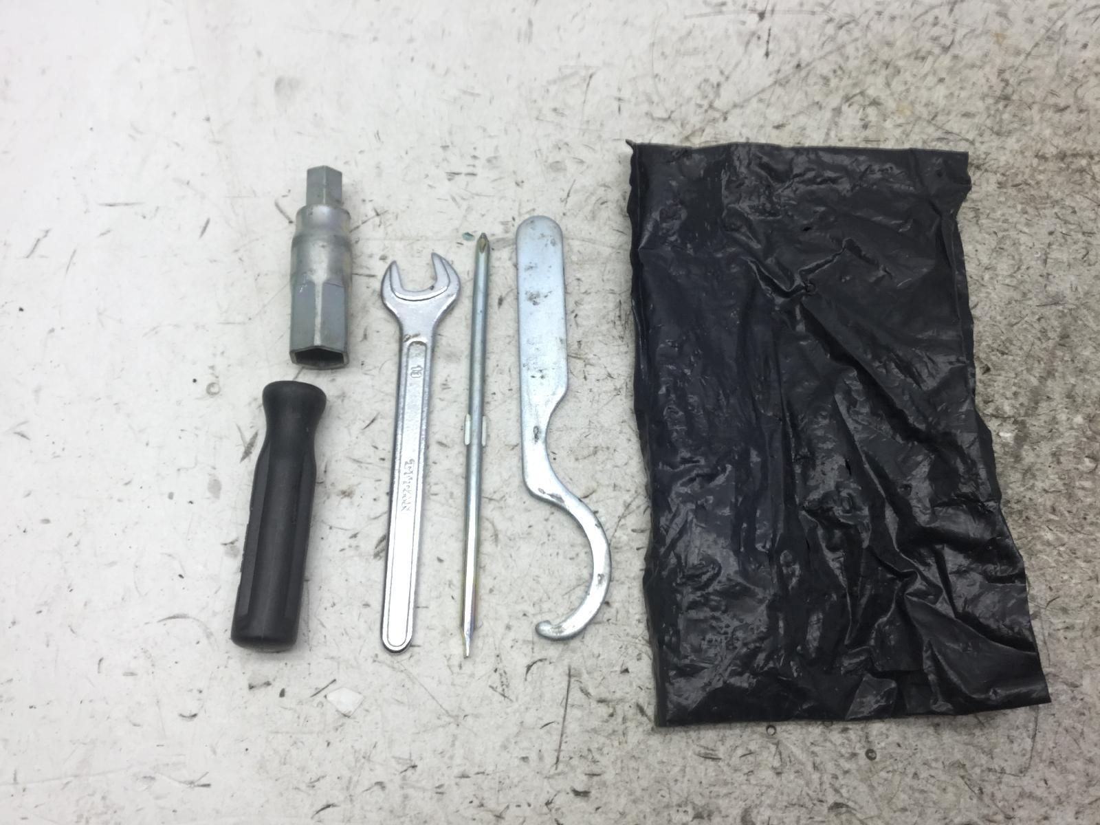 Piaggio skipper 4t 150 kit attrezi di bordo 2000 2002