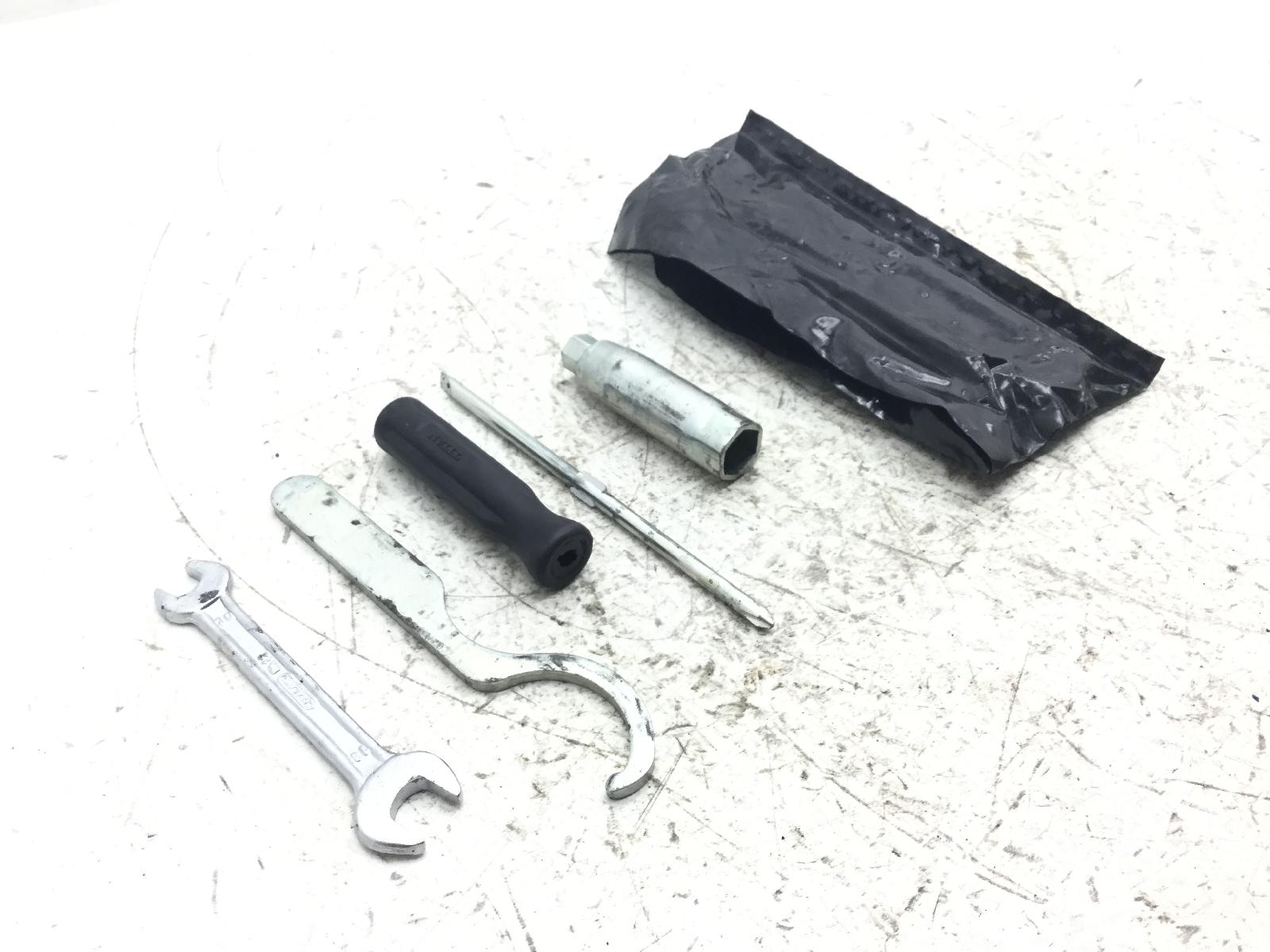 Piaggio skipper 4t 150 kit attrezzi attrezzatura di bordo 2000 2002 m21000000
