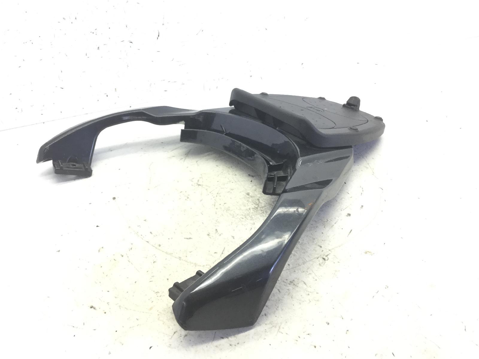 Italjet marcopolo 400 maniglione posteriore e piastra bauletto marca: givi 2008 2011 le8thsp12