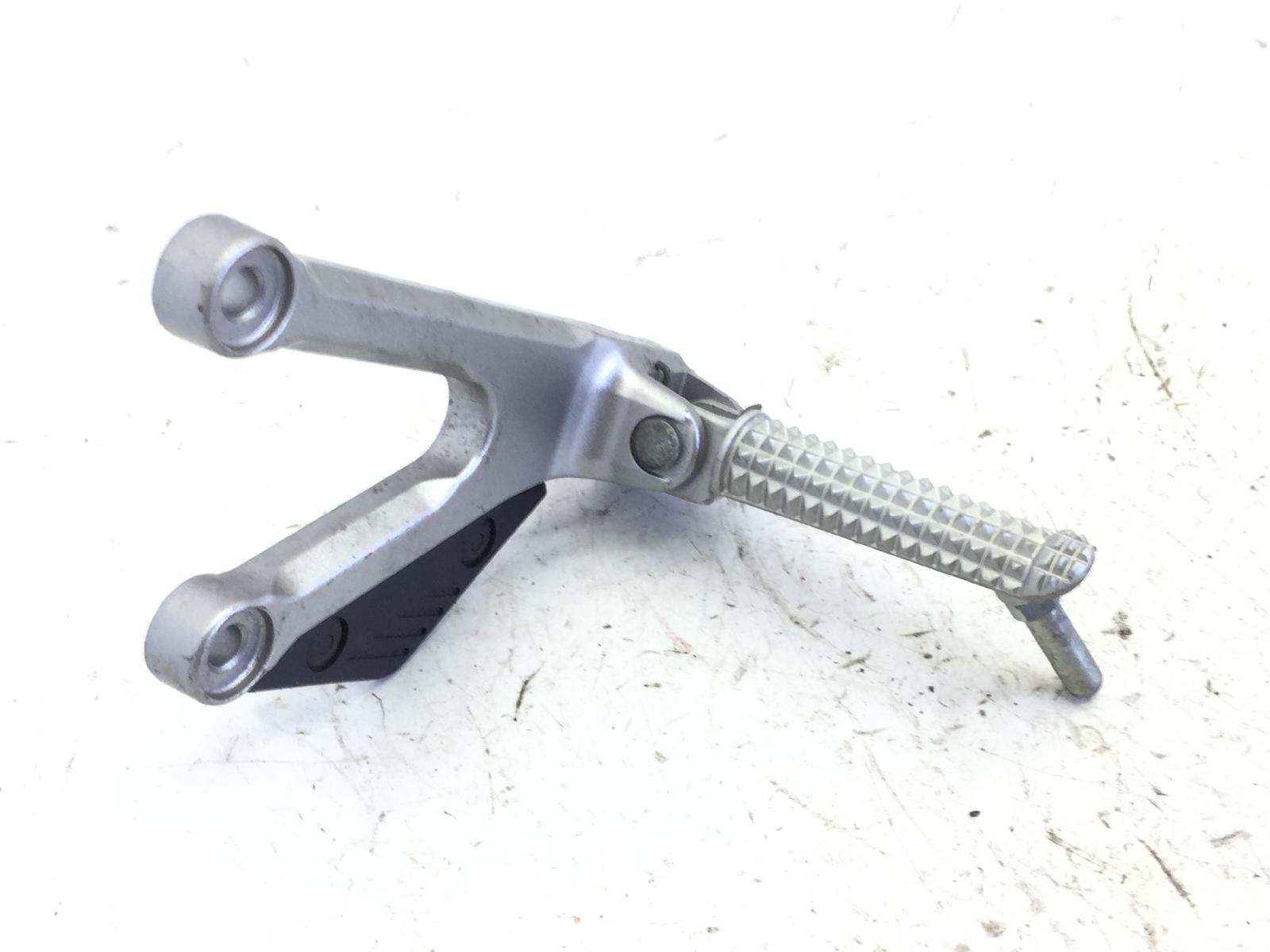 Yamaha yzf r6 600 pedana poggiapiede anteriore sinistra e supporto 2006 2006