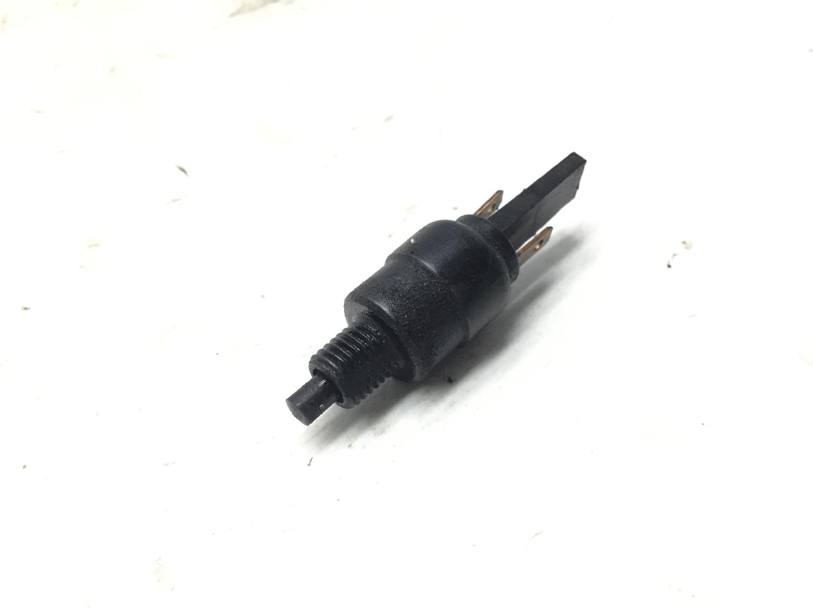 Piaggio vespa gts 250 sensore stop microstop freno anteriore destro 2005 2014 m45100