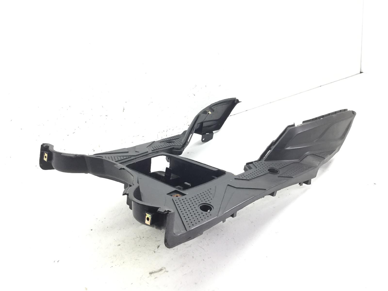 Sym jet 4 r 2t 50 carena pedana pavimento poggiapiedi 2011 2011 lxm0da101cx