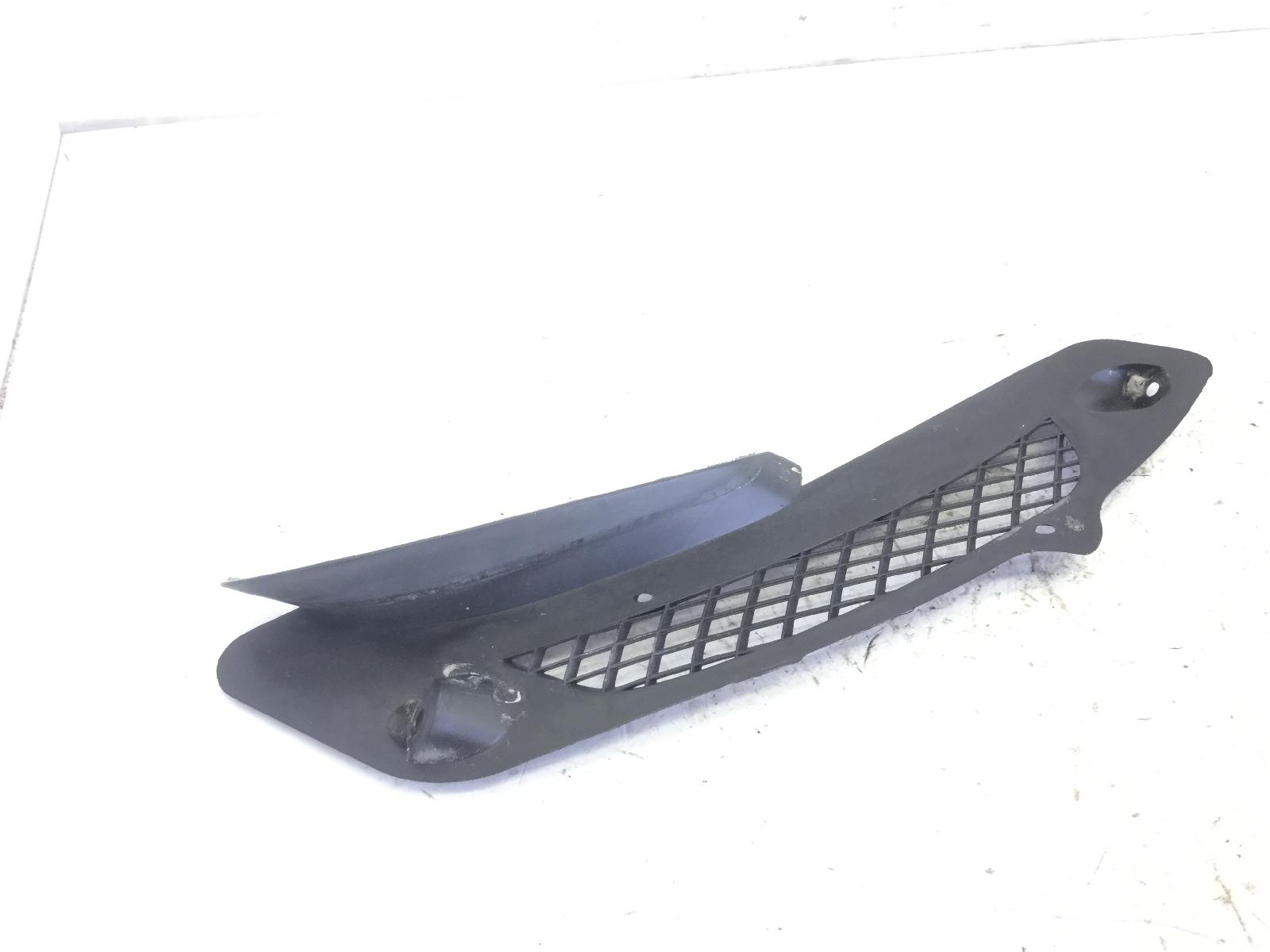 Malaguti f18 warrior 150 griglia destra carena scudo anteriore 2000 2002 580000