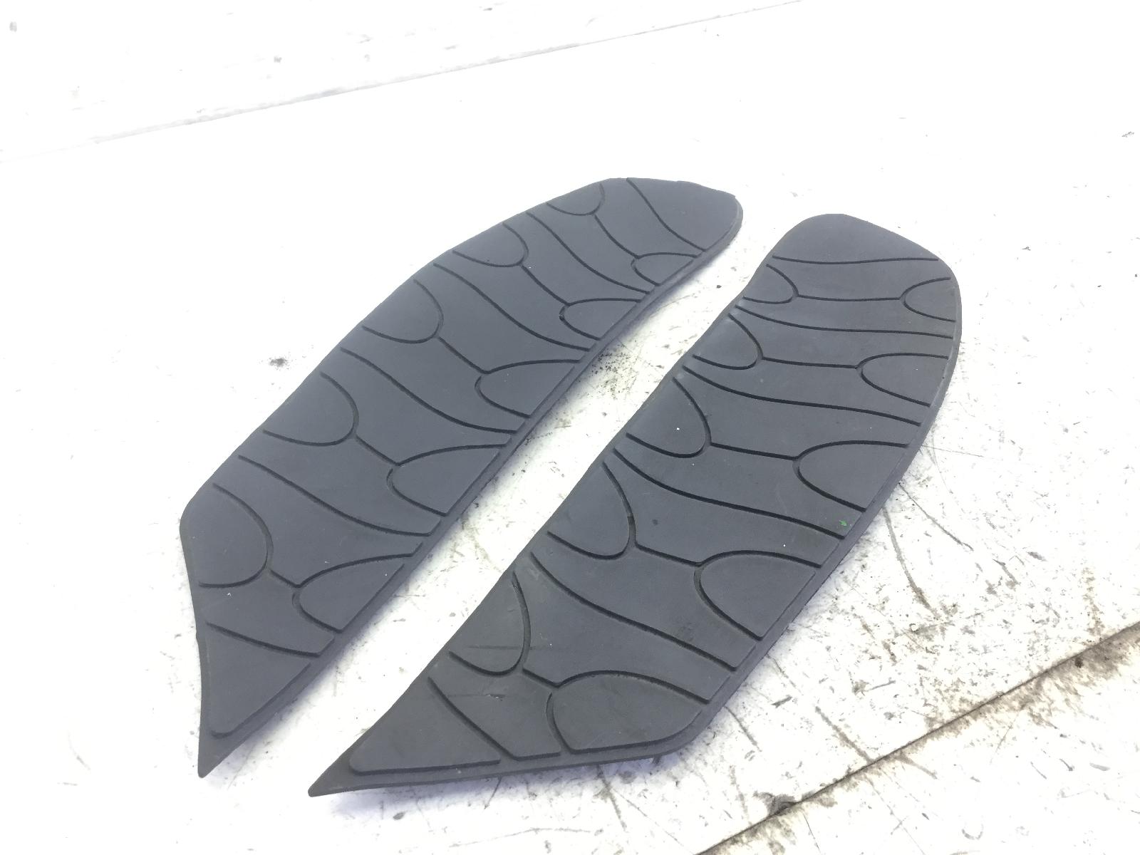 Malaguti f18 warrior 150 coppia tappetini carena pedana pavimento 2000 2002 580000