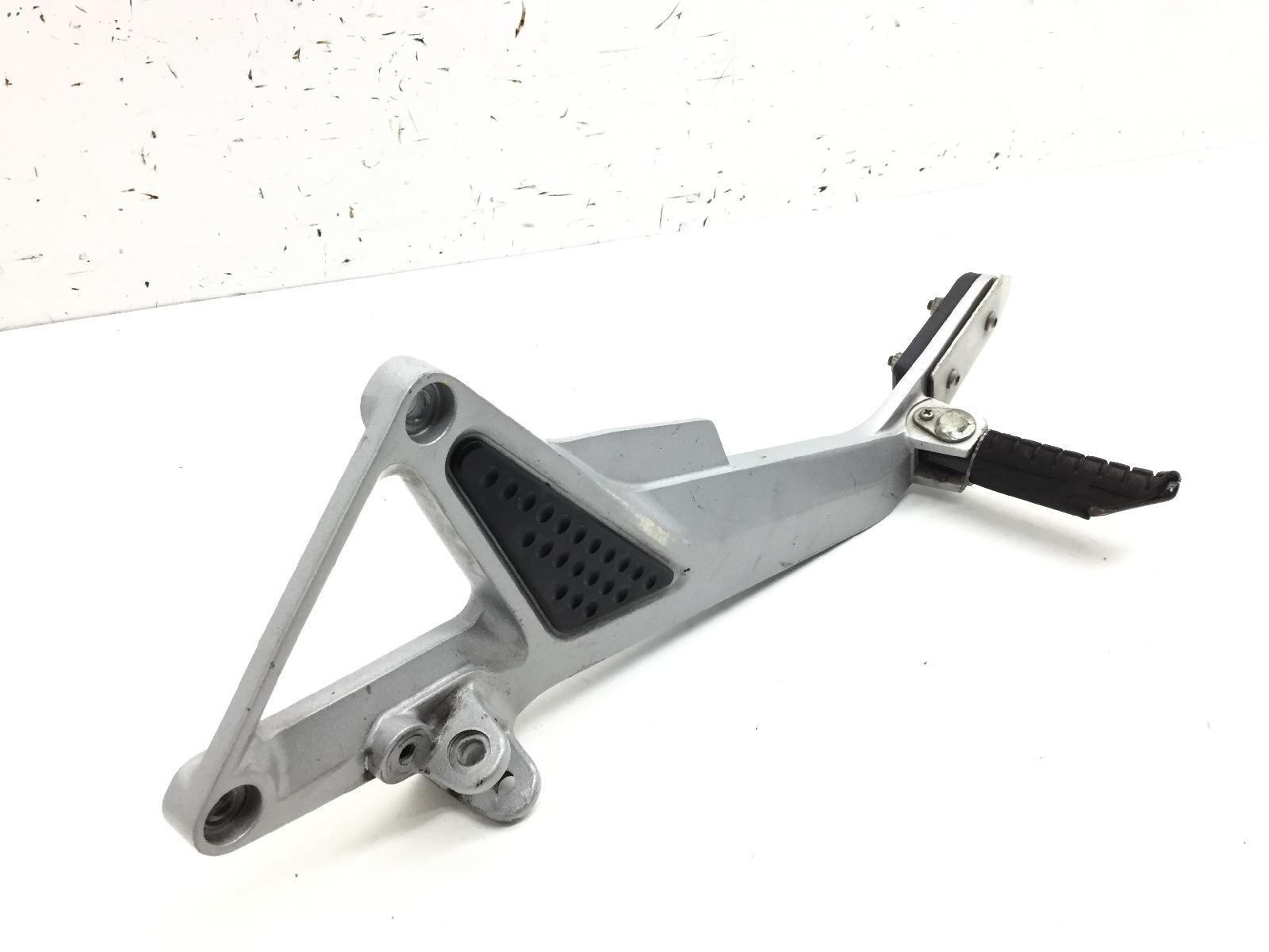 Honda hornet 600 staffa supporto e pedana posteriore poggiapiede sinistra 2004 2004 zdcpc36a04f