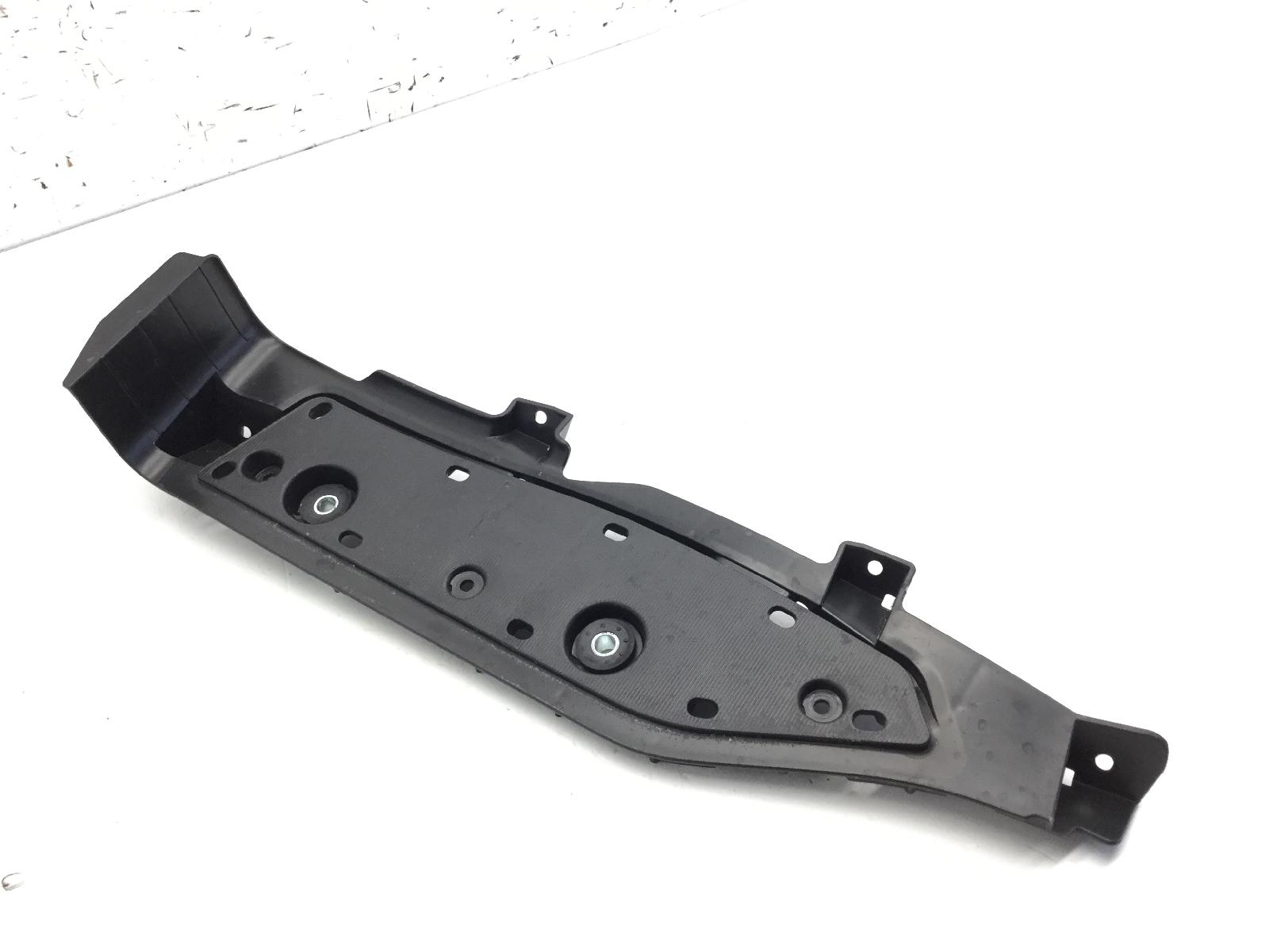 Suzuki burgman an l8 400 carena pedana pavimento poggiapiedi sinistra 2018 2018 du11a