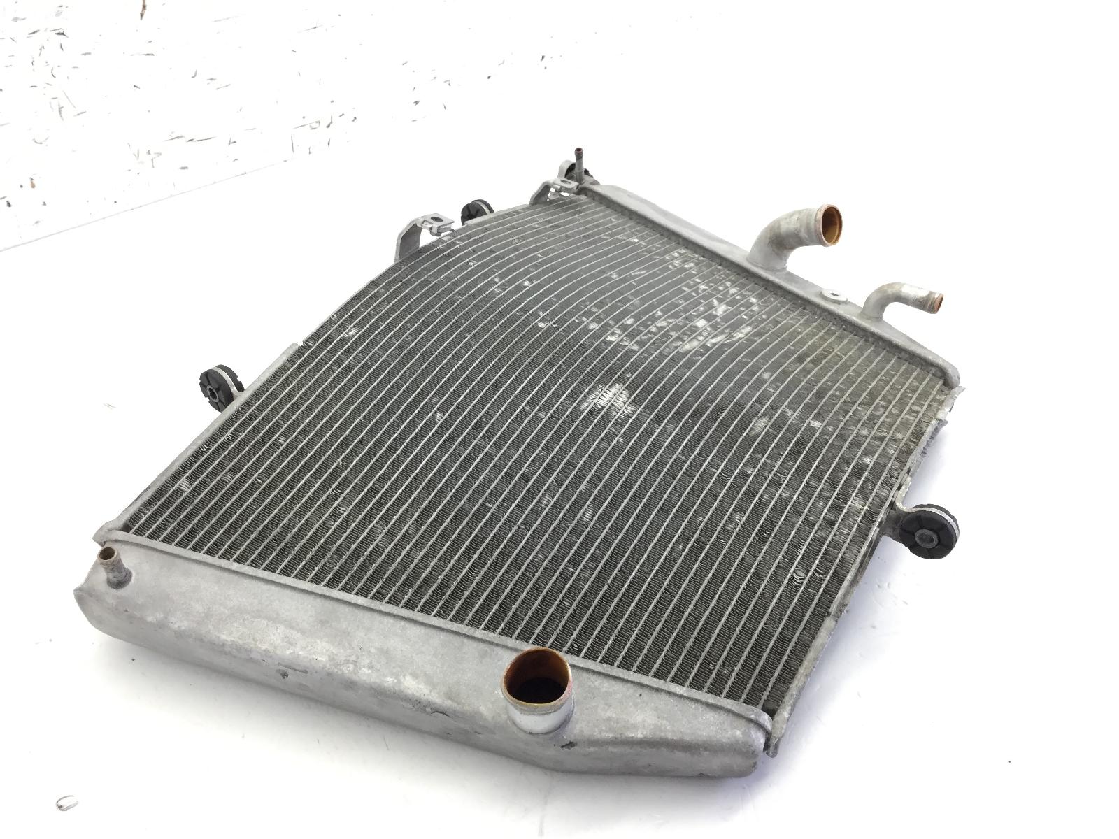 Suzuki gsx-r l1 600 radiatore acqua liquido raffreddamento - ammaccatura 2011 2011 c3111
