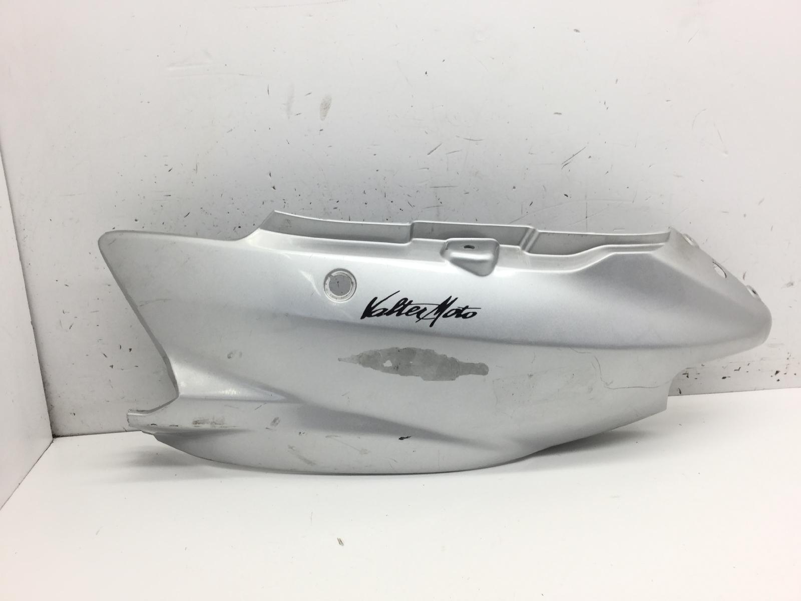 Suzuki ue ct k1 150 carena fiancata posteriore sinistra - crepa su attacco 2001 2001