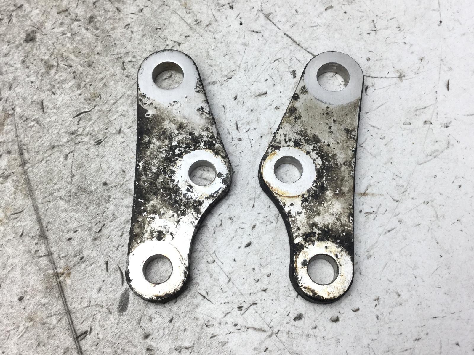 Suzuki dr 350 coppia staffe supporto motore anteriori 1990 1994