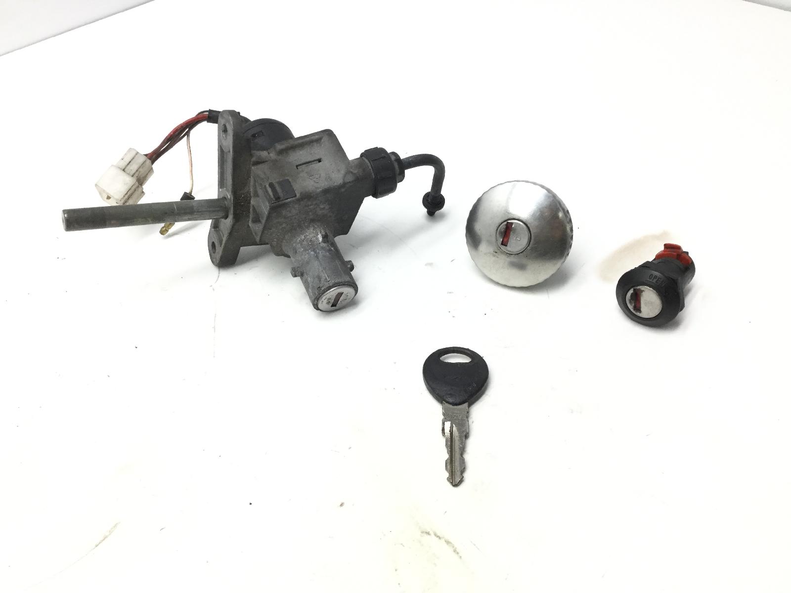 Mbk yp skyliner 150 blocchetto accensione serratura tappo benzina e chiave 2001 2002 sg082
