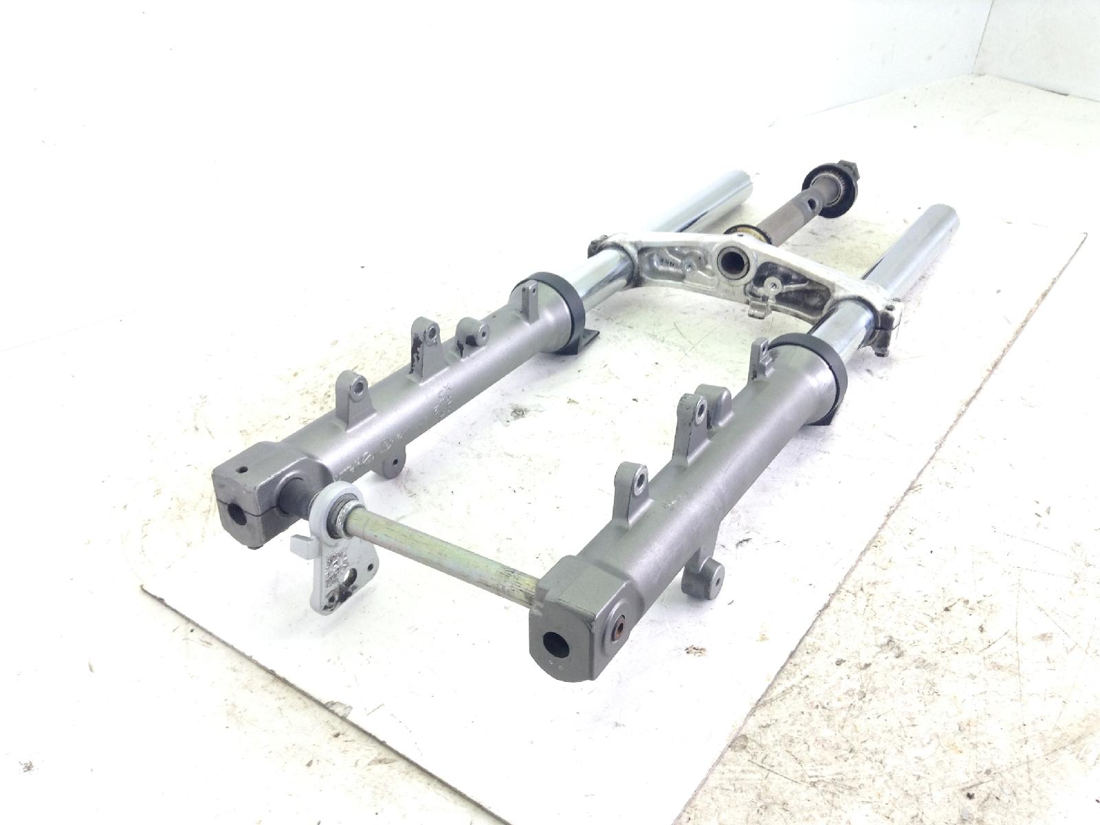 Suzuki burgman abs l0 650 forcella - piccoli punti su parte alta steli 2010 2010 bu132