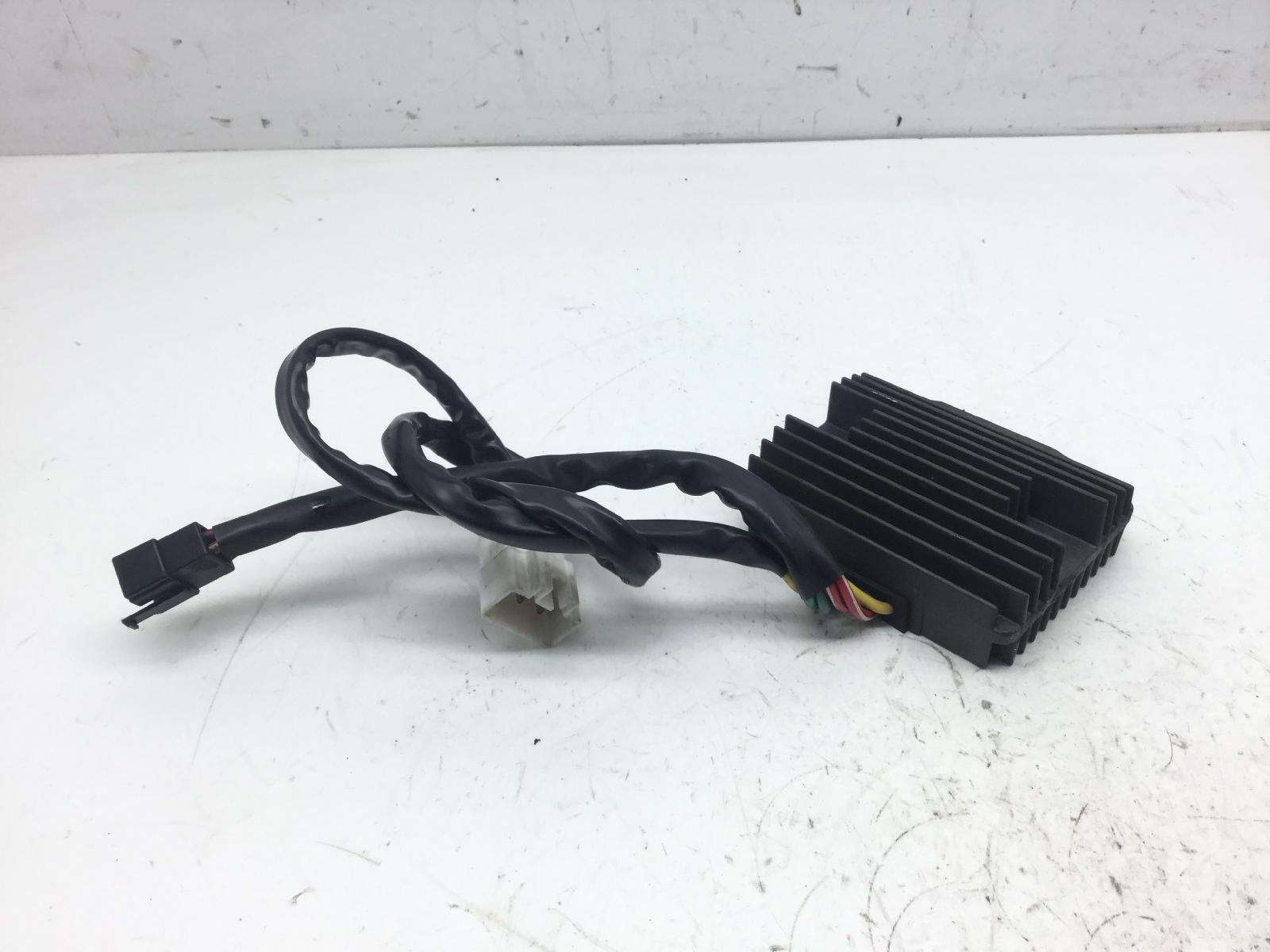 Piaggio mp3 erl ibrido 300 regolatore di tensione 2010 2013 m65200