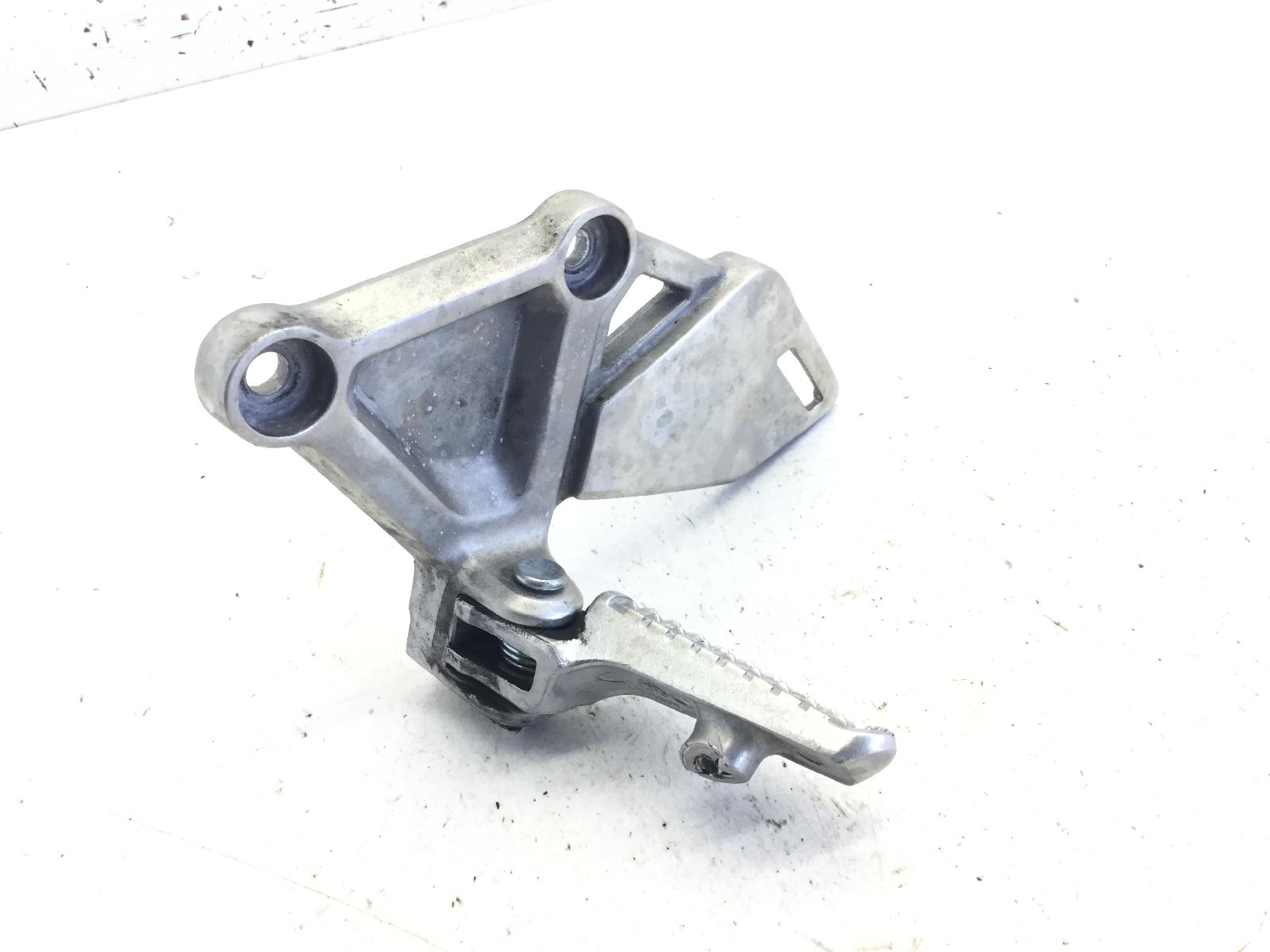 Honda cbr 650 r 649 pedana anteriore poggiapiede sinistra e supporto 2020 2020 mlhrh01a6k5003852